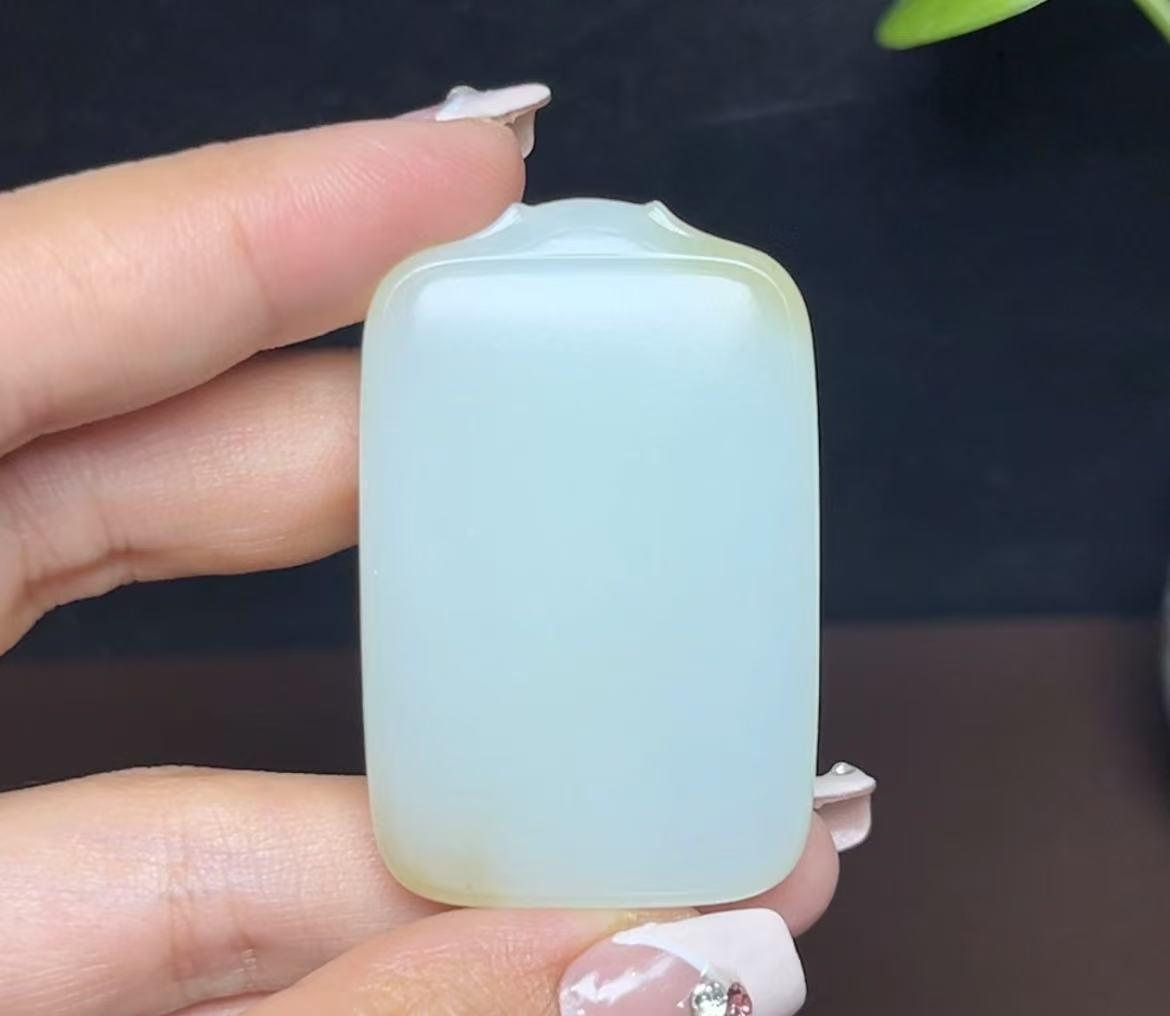 新疆和田玉且末糖羊脂玉平安无事牌(28.6g)