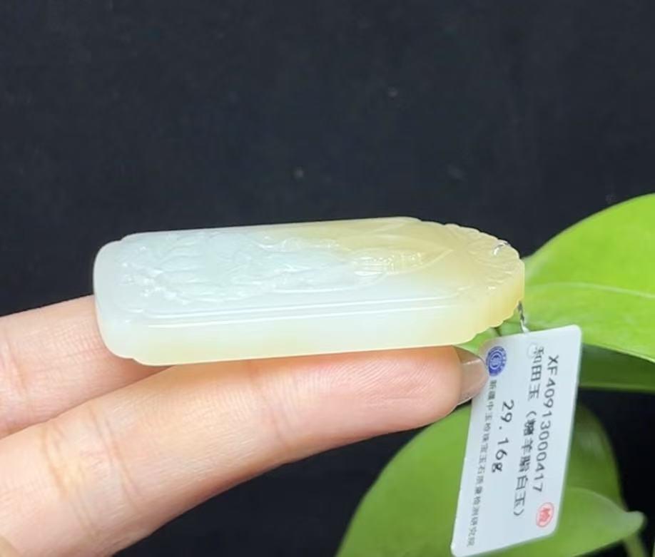 新疆和田玉且末糖羊脂玉观音(29.3g)