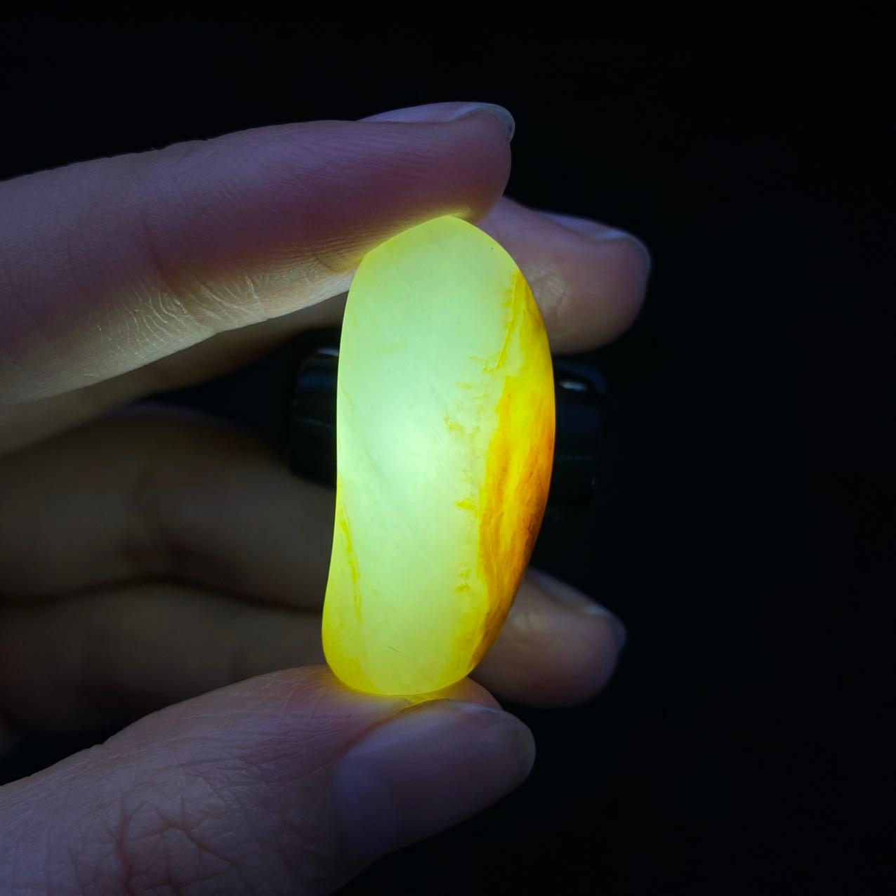 和田玉聚黄皮籽料原石(9.5g)