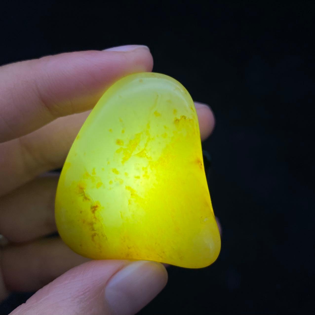 和田玉黄皮籽料原石(27.3g)