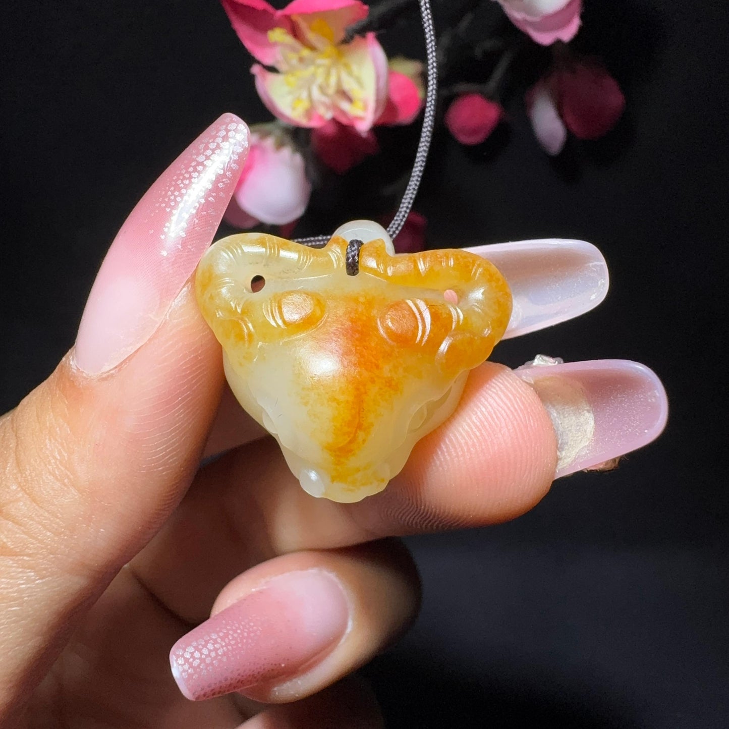 和田玉籽料挂件扭转乾坤(8.0g)