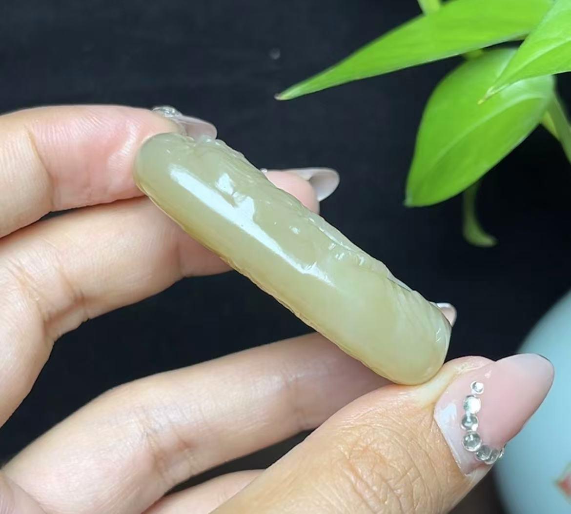 新疆和田玉且末糖白羊脂玉生肖上山虎挂件(44.2g)