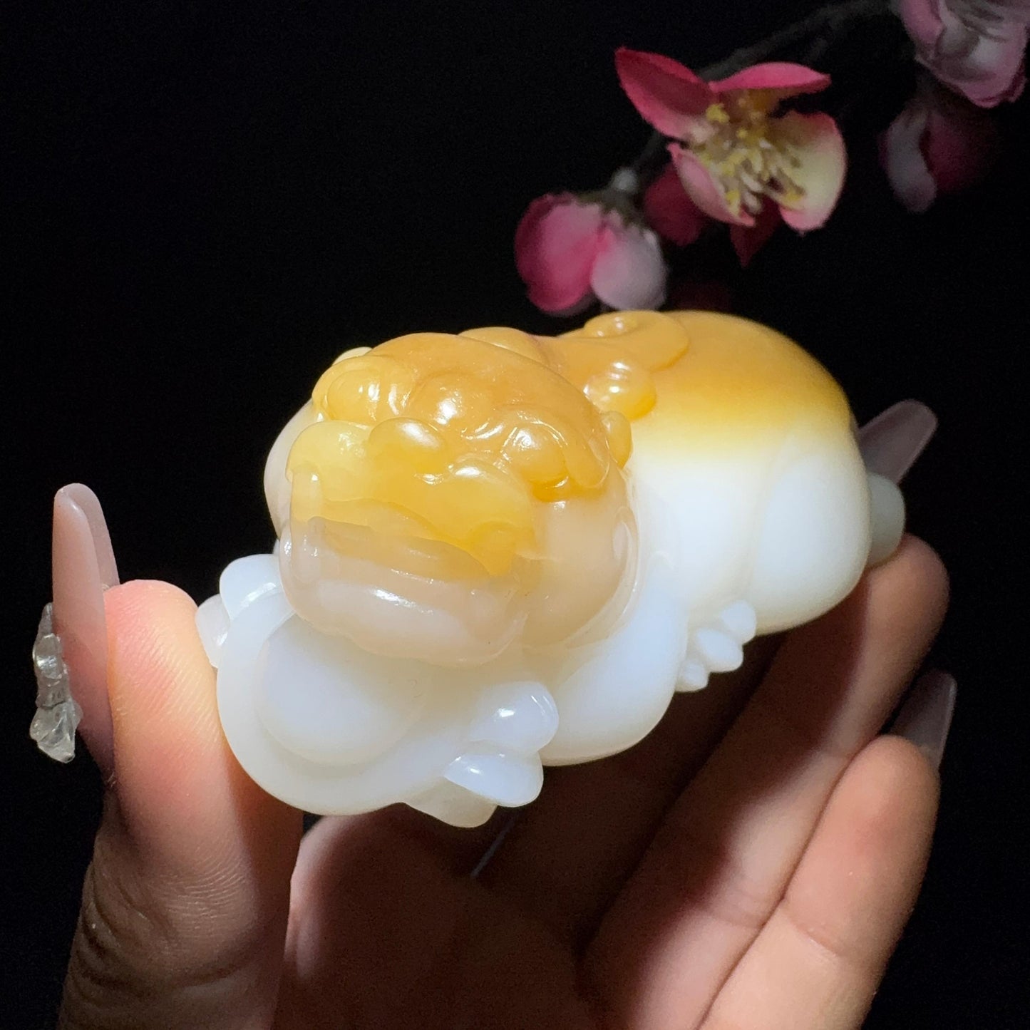 和田玉糖白手把件貔貅(165.4g)