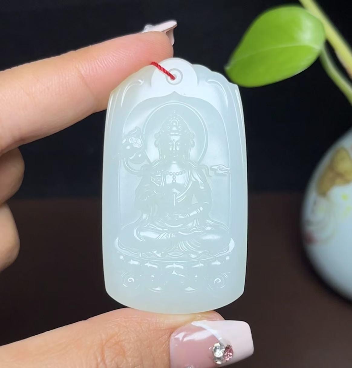 新疆和田玉且末料羊脂玉观音(32.2g)