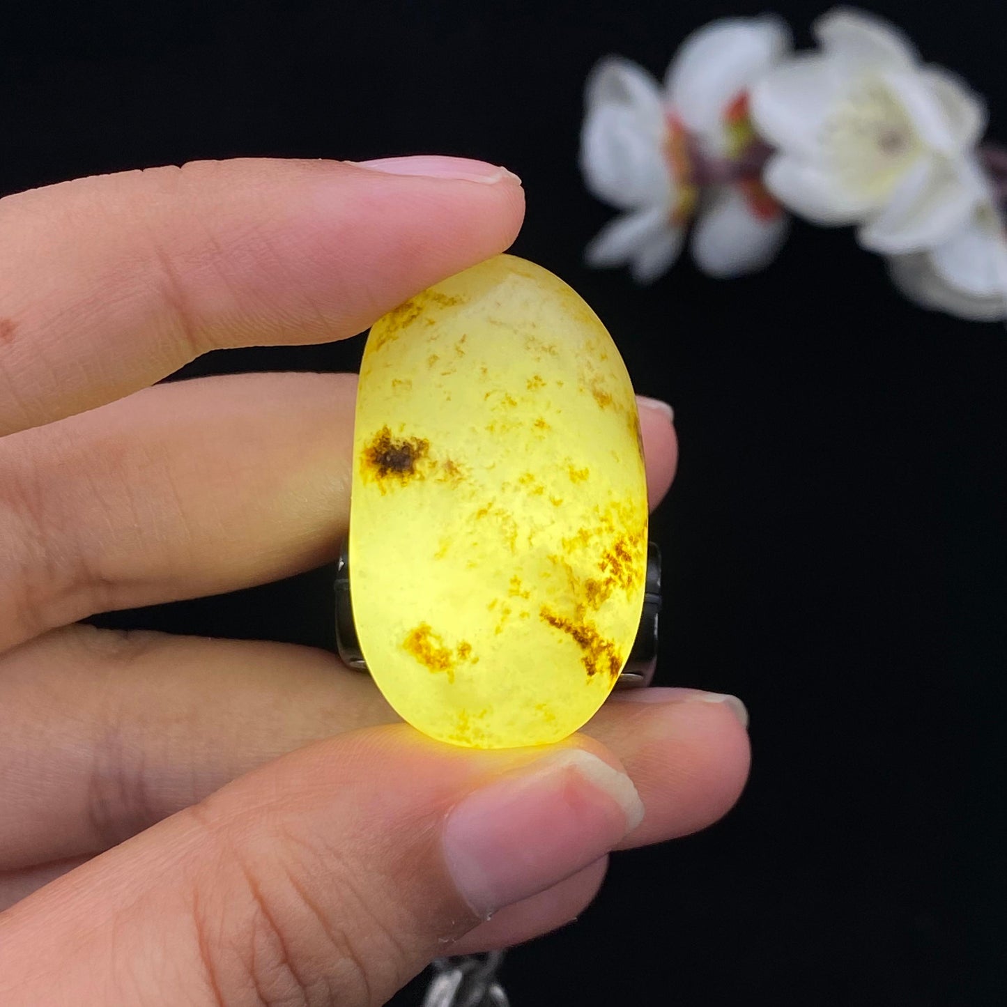 和田玉洒金皮籽料挂件(16.5g)