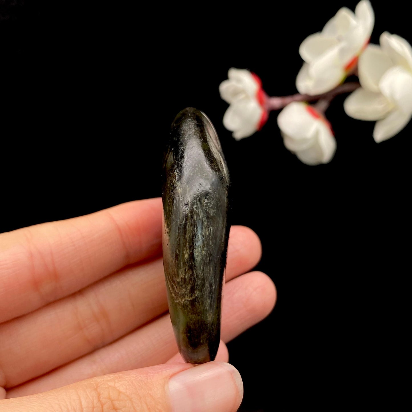 和田玉黑皮沙枣青籽料原石(60.6g)