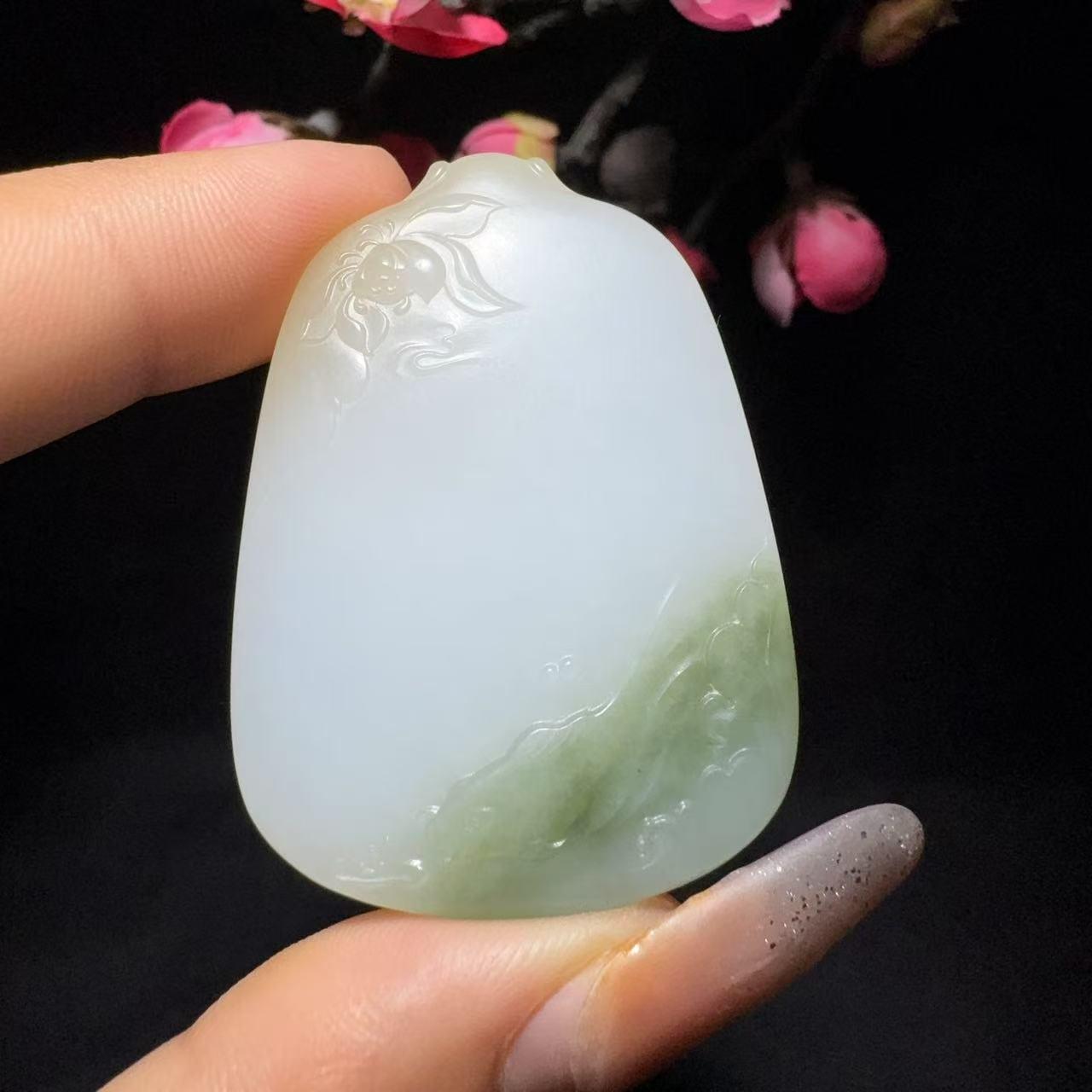 和田玉三色挂件连年有余(33.9g)