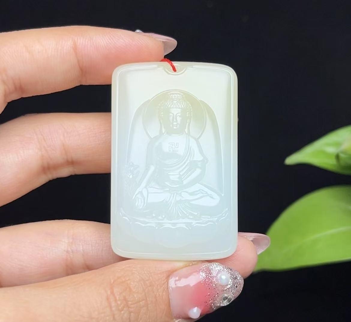 新疆和田玉且末糖羊脂玉大日如来(34.5g)
