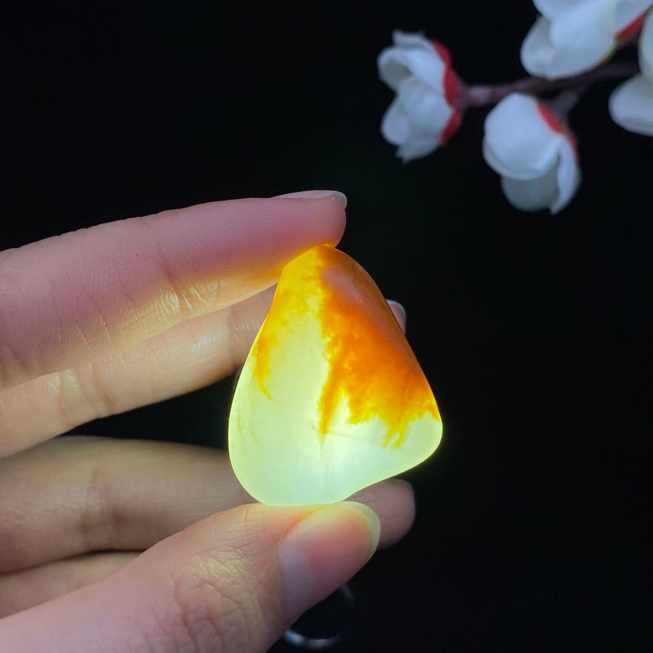 和田玉聚黄皮籽料原石(13.7g)