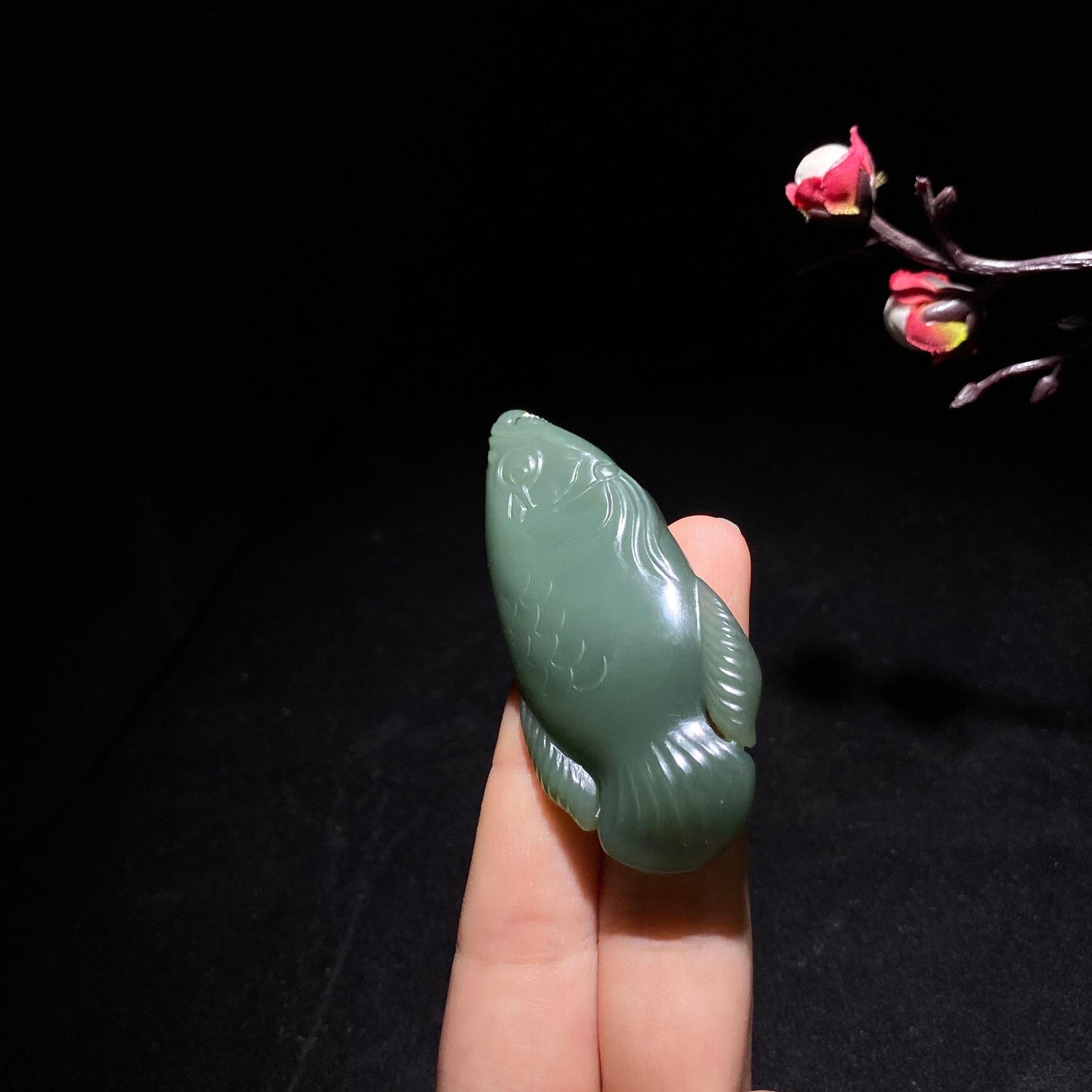 和田玉沙枣青年年有余挂件(22.9g)