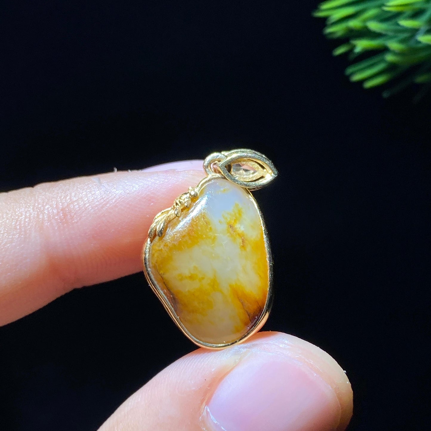 和田玉红皮18k金镶金籽料原石(3.1g)