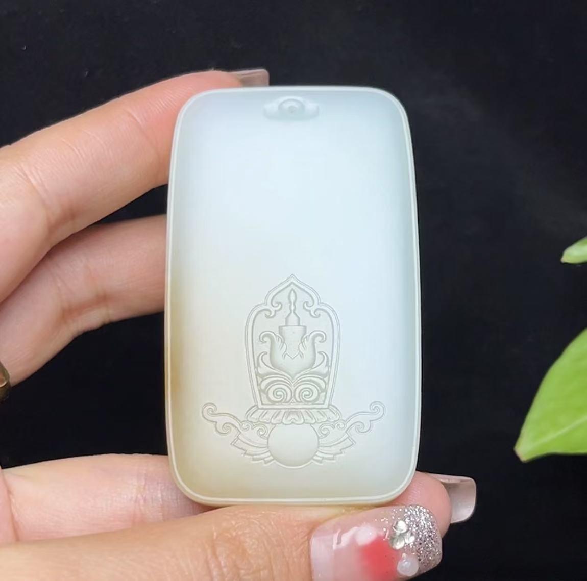 新疆和田玉且末糖羊脂玉普贤菩萨(74.7g)