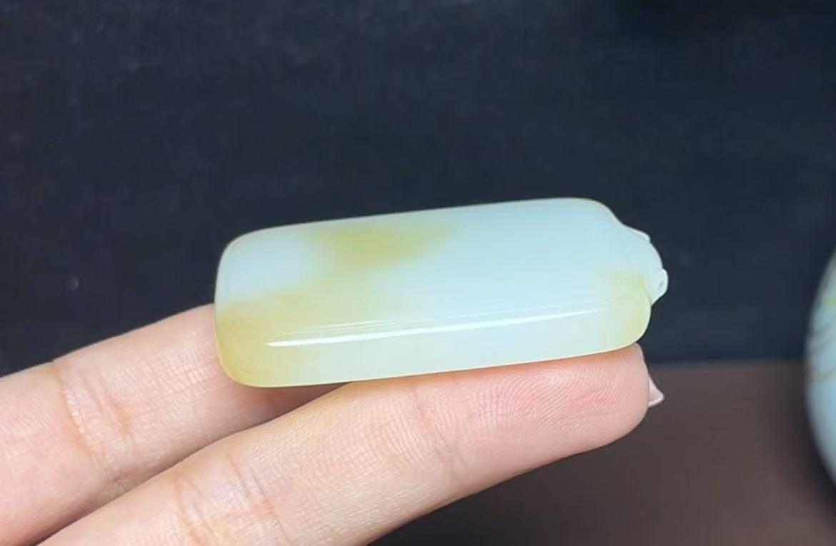 新疆和田玉且末糖羊脂玉平安无事牌(28.6g)