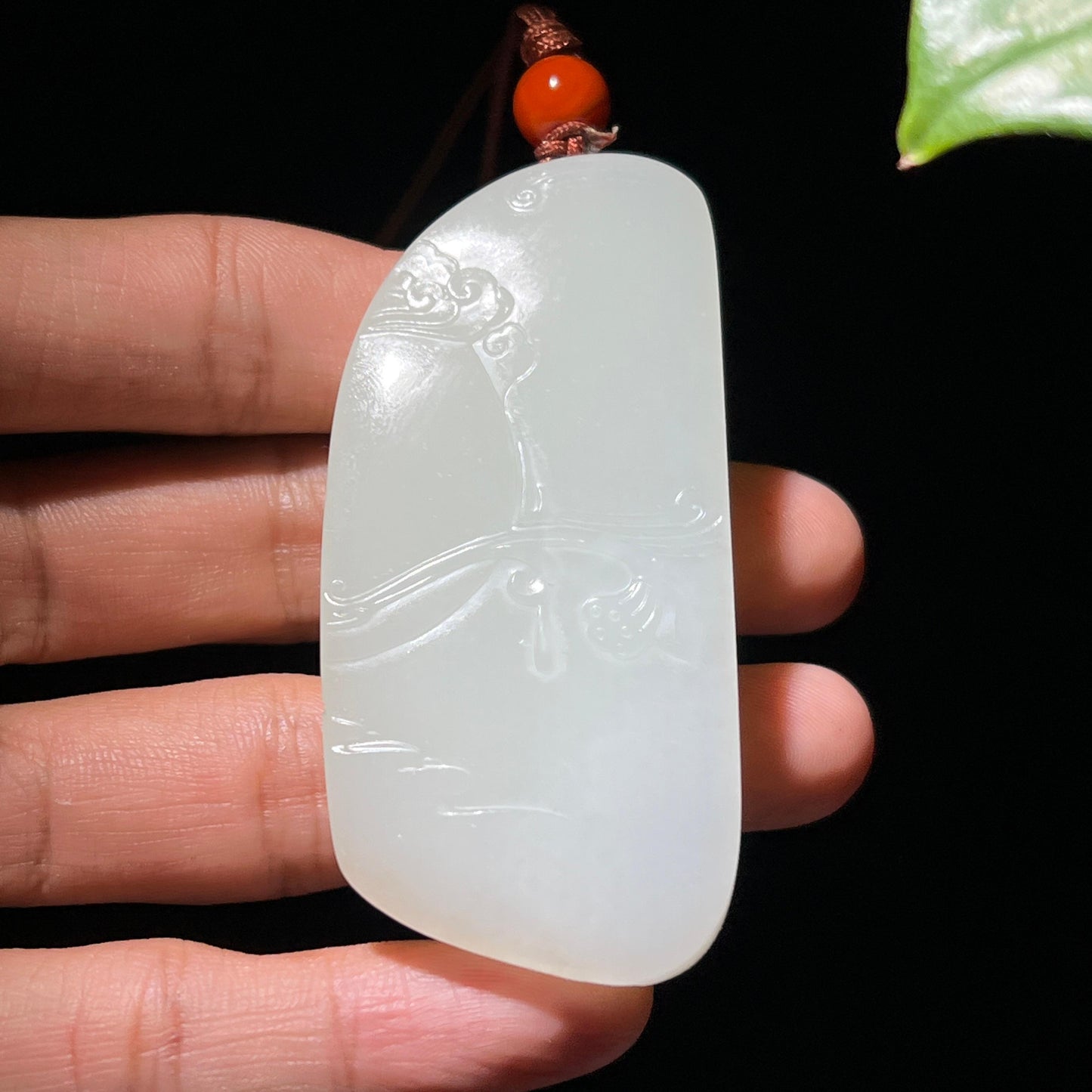 和田玉籽料洒金皮观音牌(63.8g)
