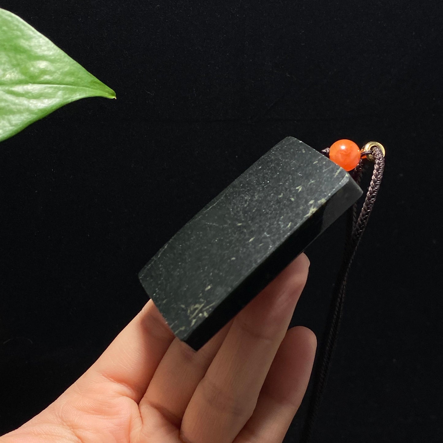 和田玉籽料黑青无事牌挂件(65.0g)