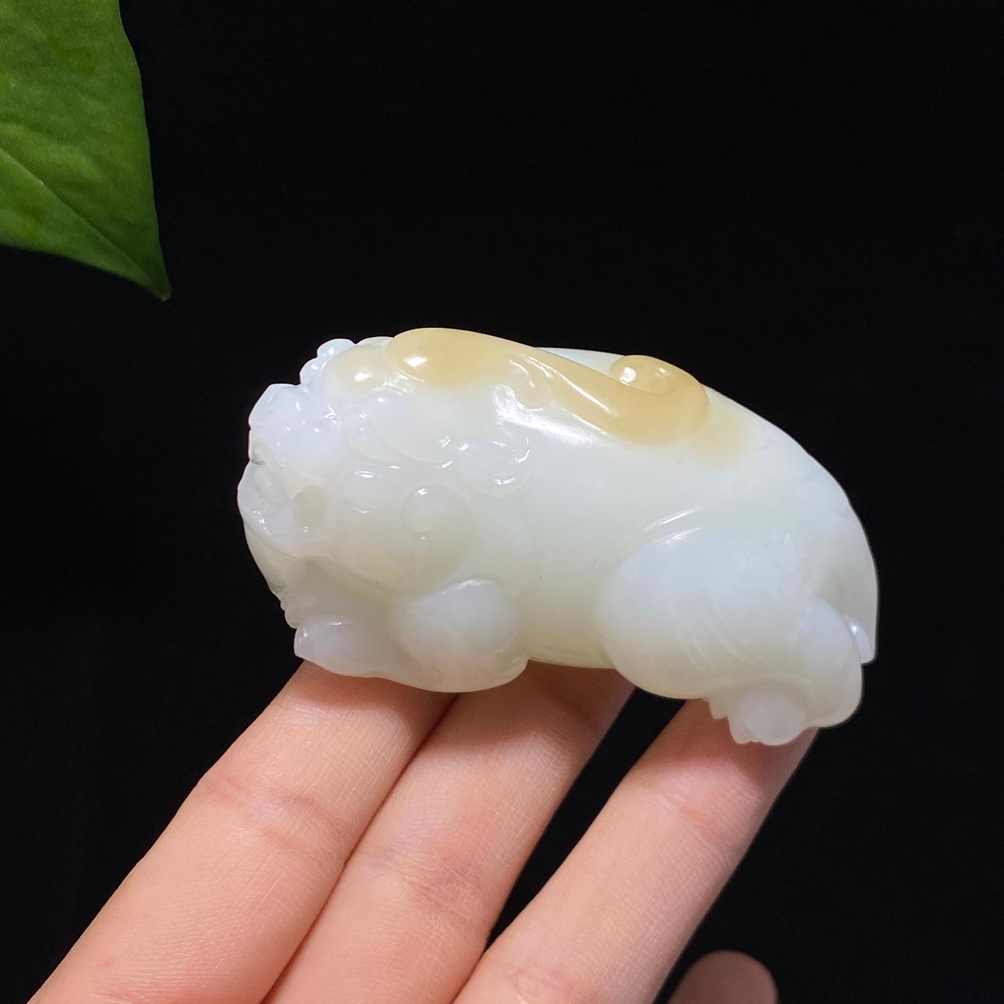 高品质和田玉且末糖白貔貅手把件
