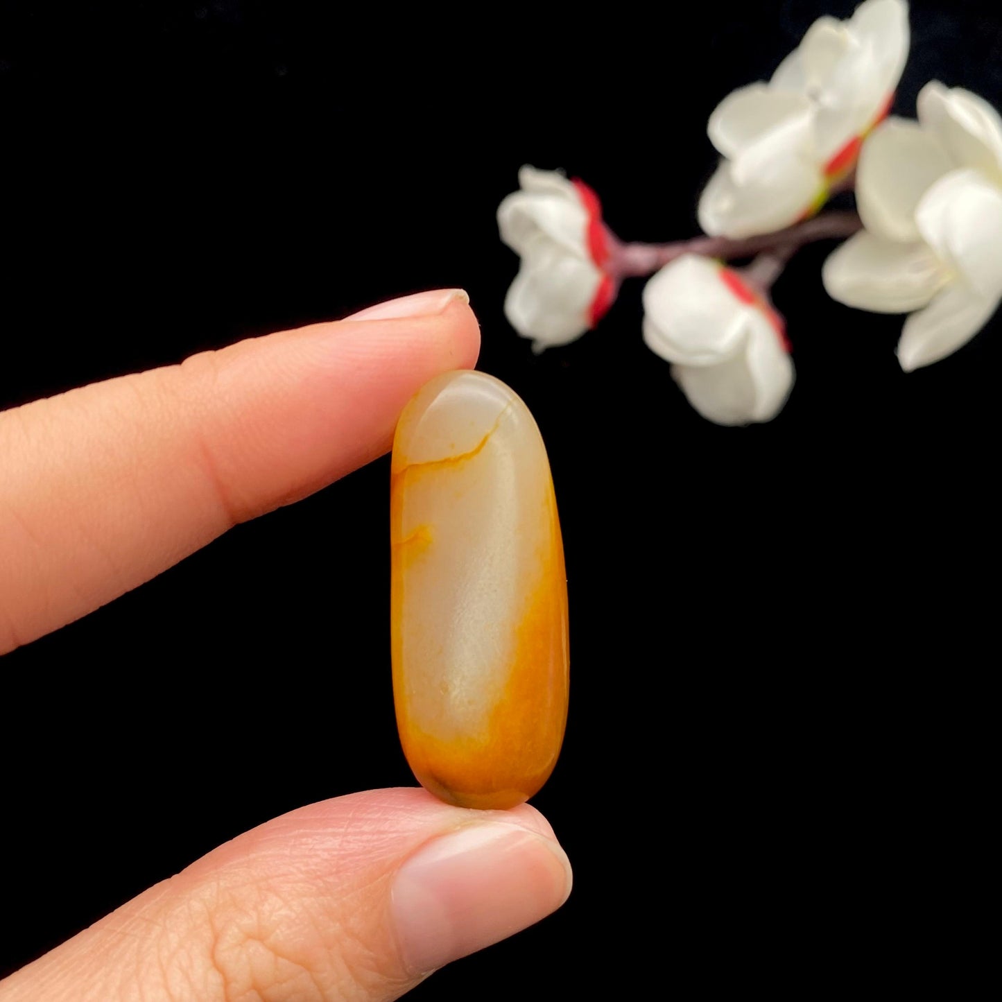 和田玉聚黄皮籽料原石(6.4g)