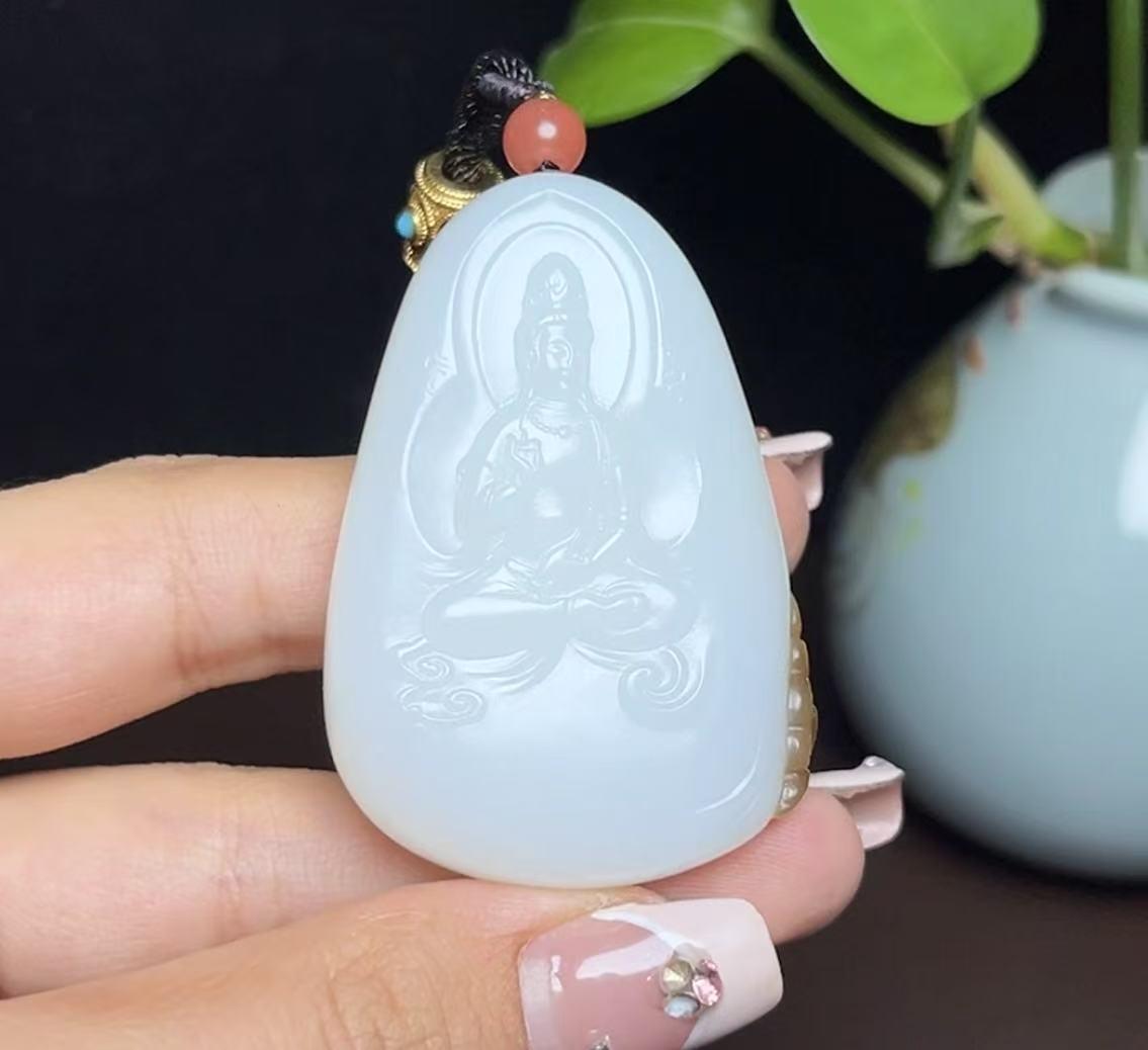 新疆和田玉且末糖白羊脂玉观音(48.4g)
