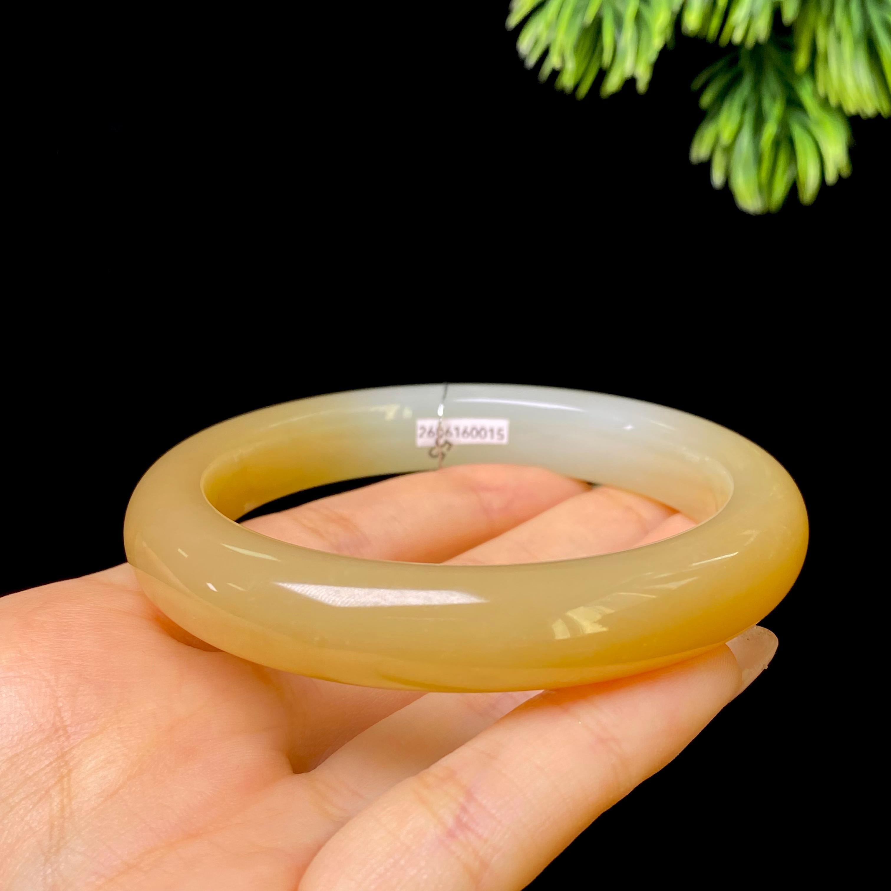 和田玉新疆且末料糖白手镯2606160015（50.8g） – 厚德载玉