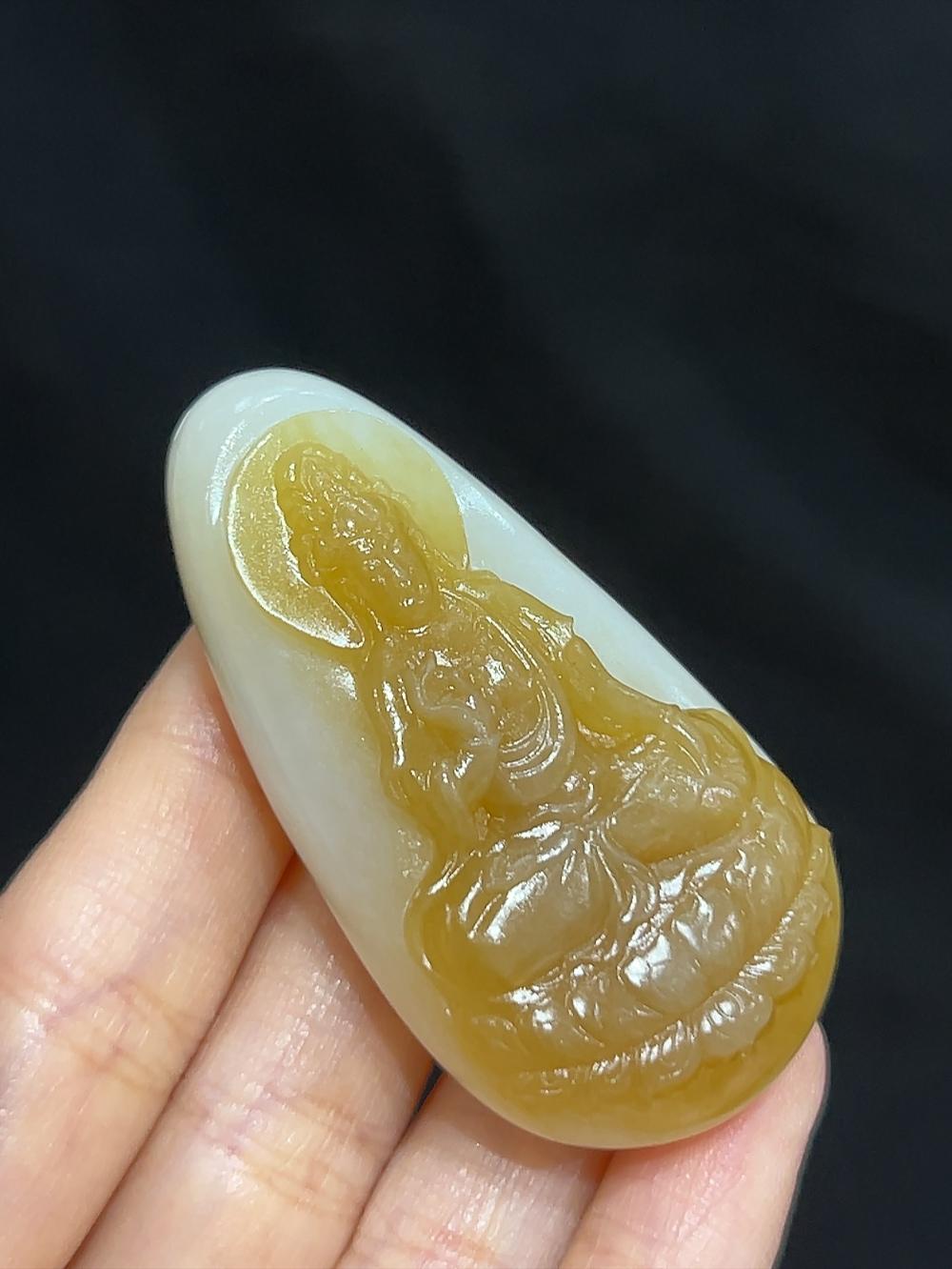 和田玉且末料糖羊脂玉观音(42.2g)