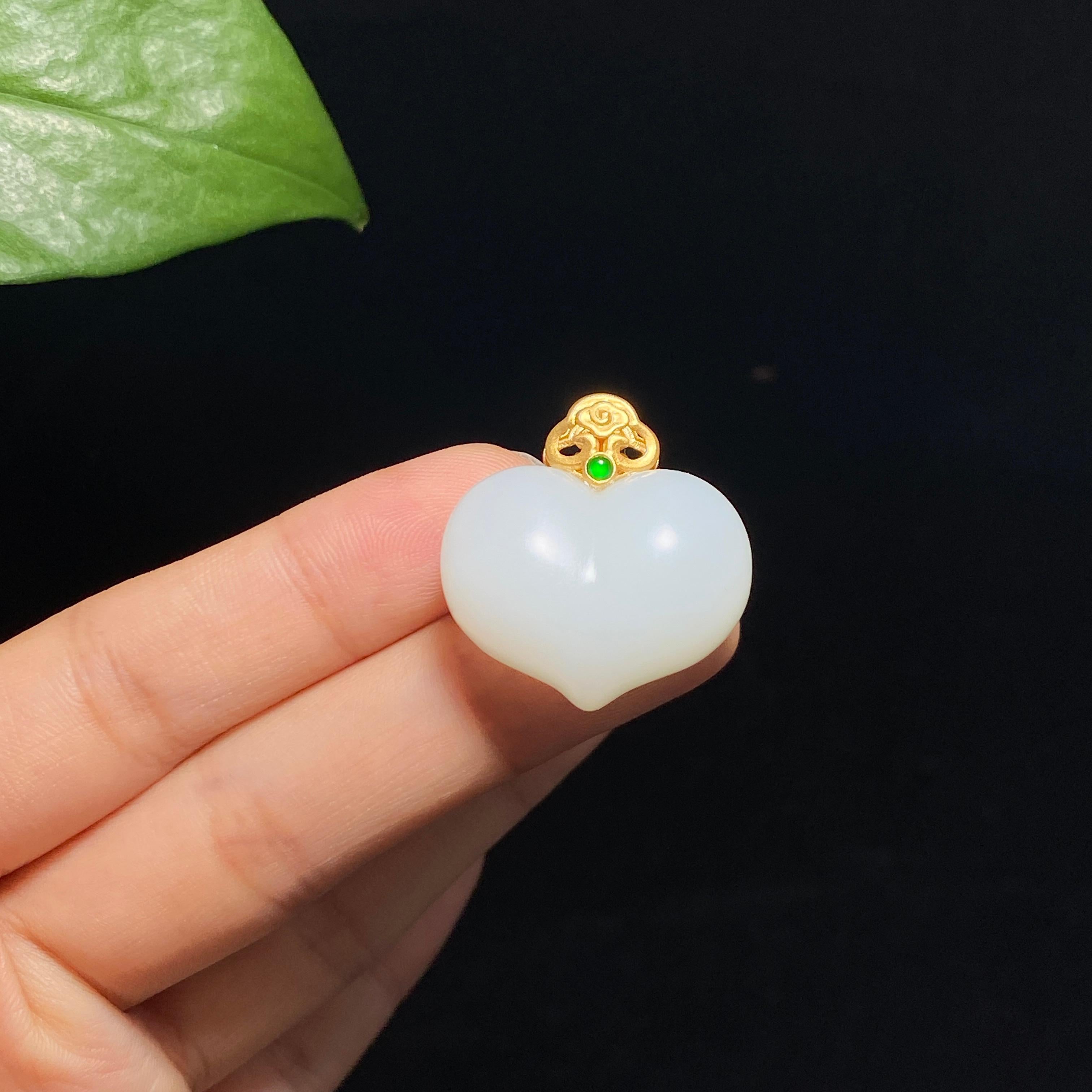 精品和田白玉金镶玉心挂件(12.5g)