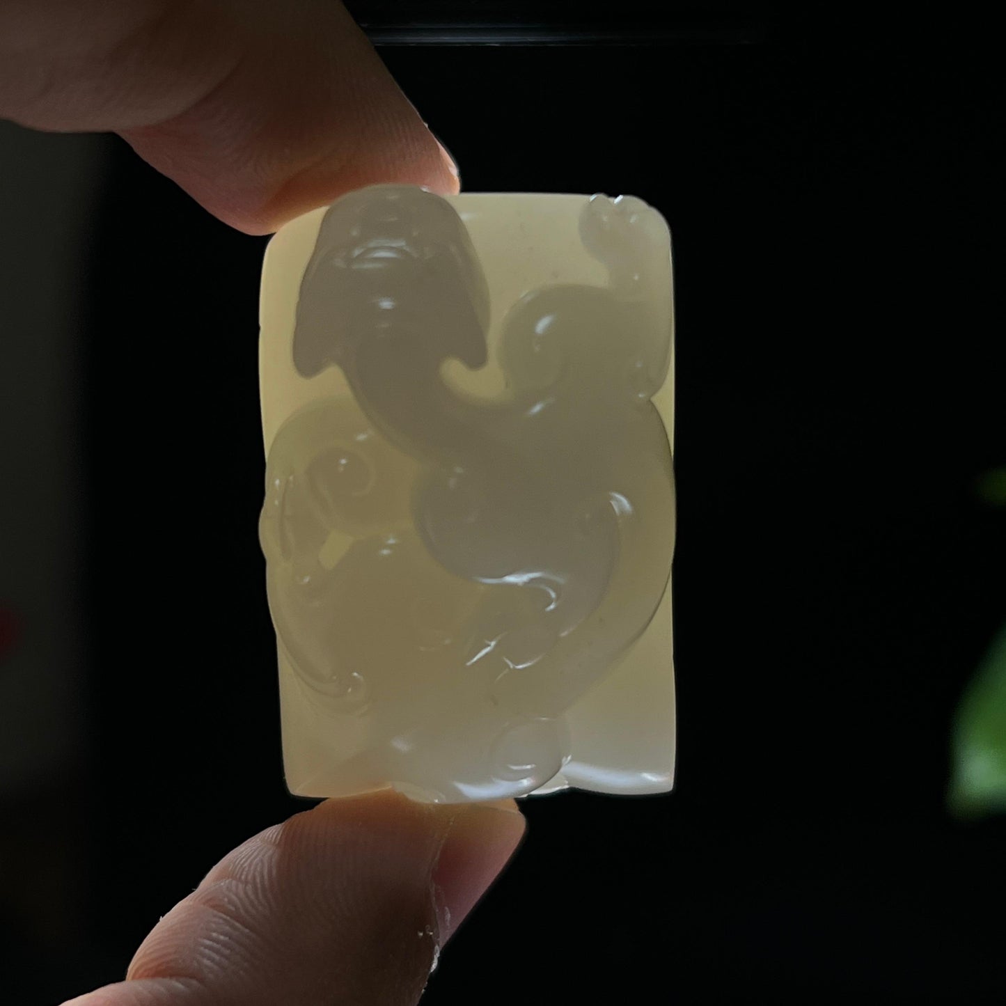 和田玉籽料天然皮色螭龙章子(59.3g)