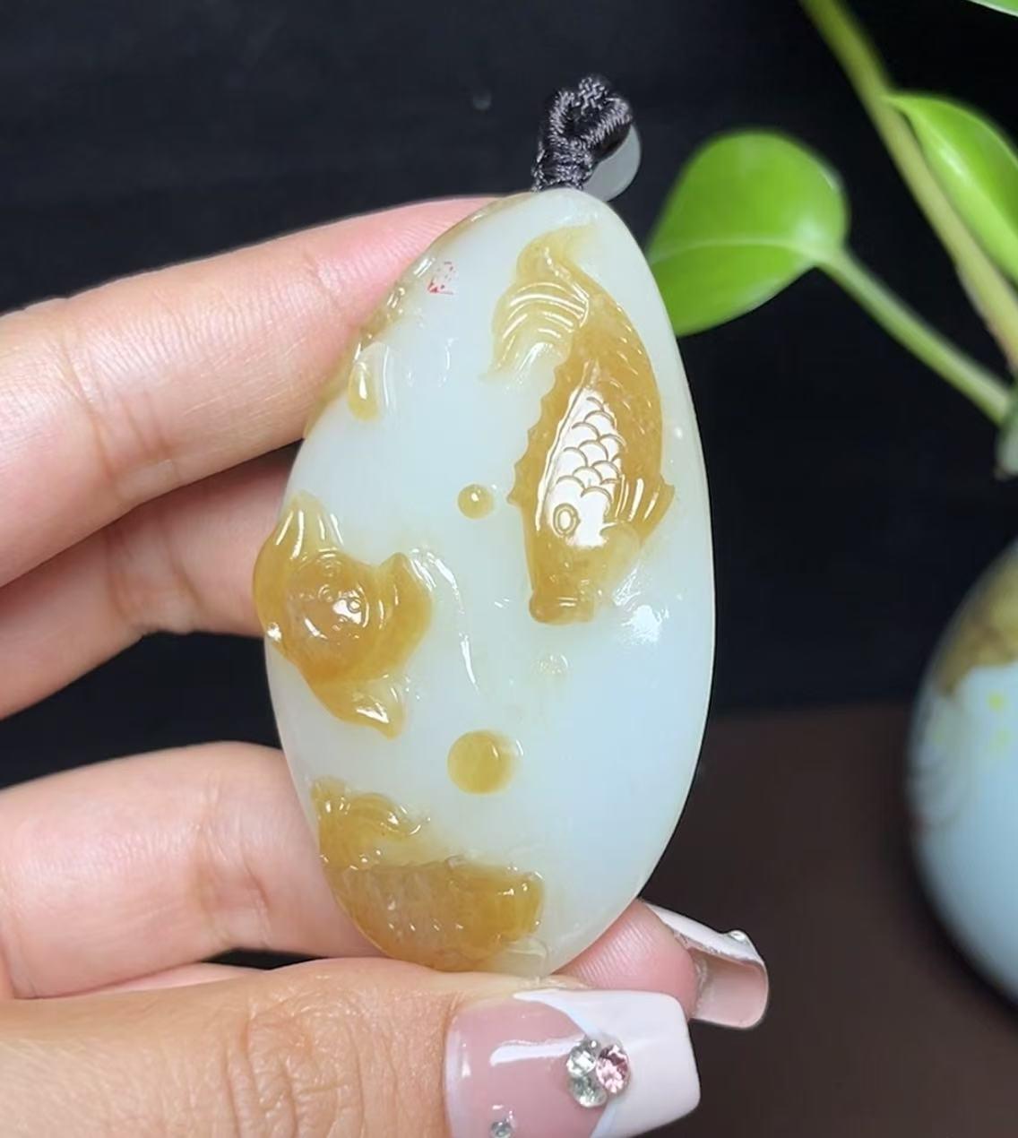 新疆和田玉且末糖白羊脂玉年年有余(66.2g)