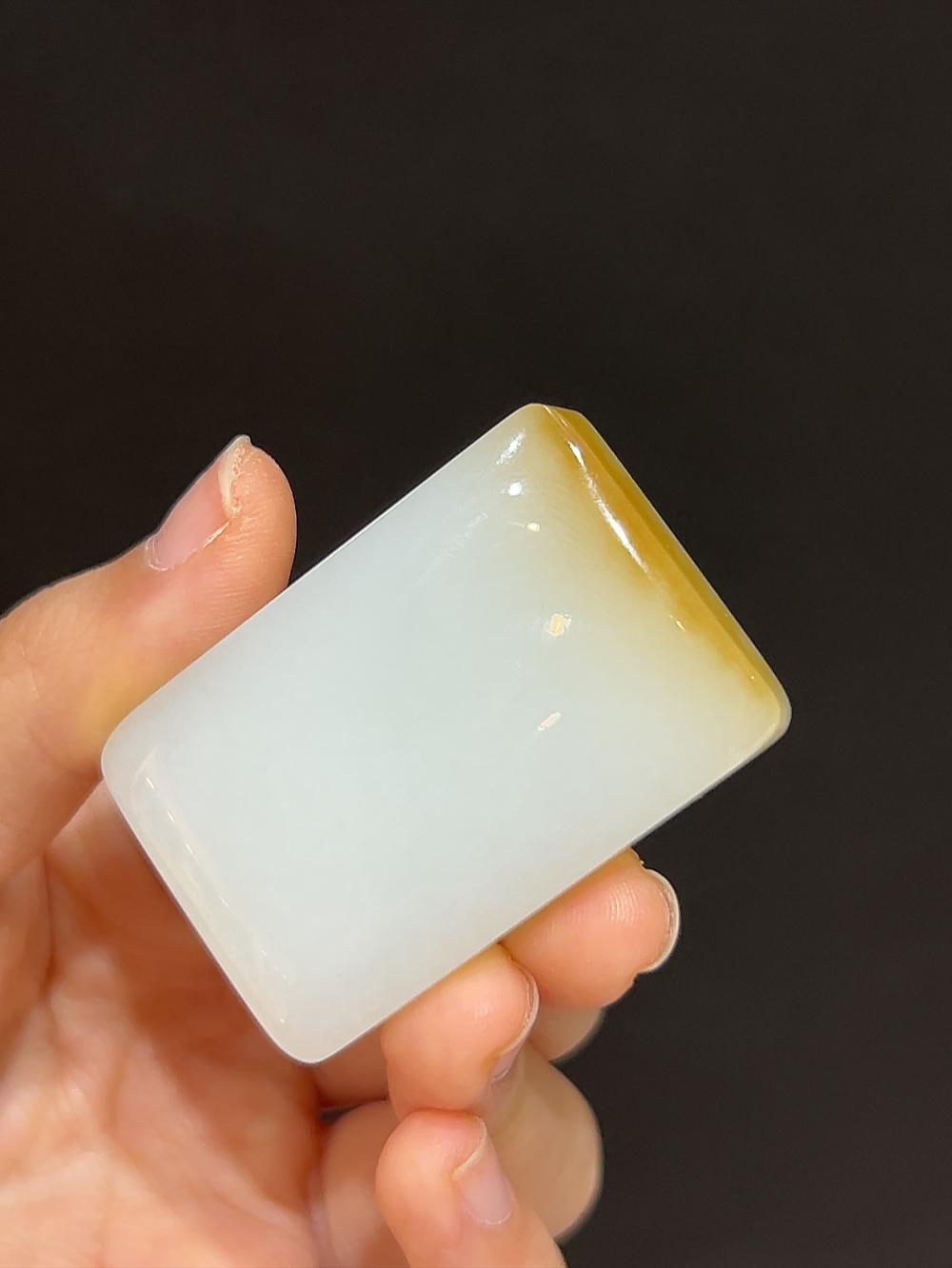 和田玉且末料糖羊脂玉平安无事牌(34.8g)