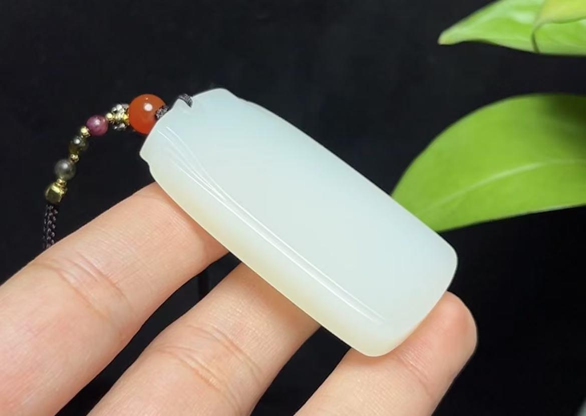 新疆和田玉且末料羊脂玉平安无事牌(32.4g)