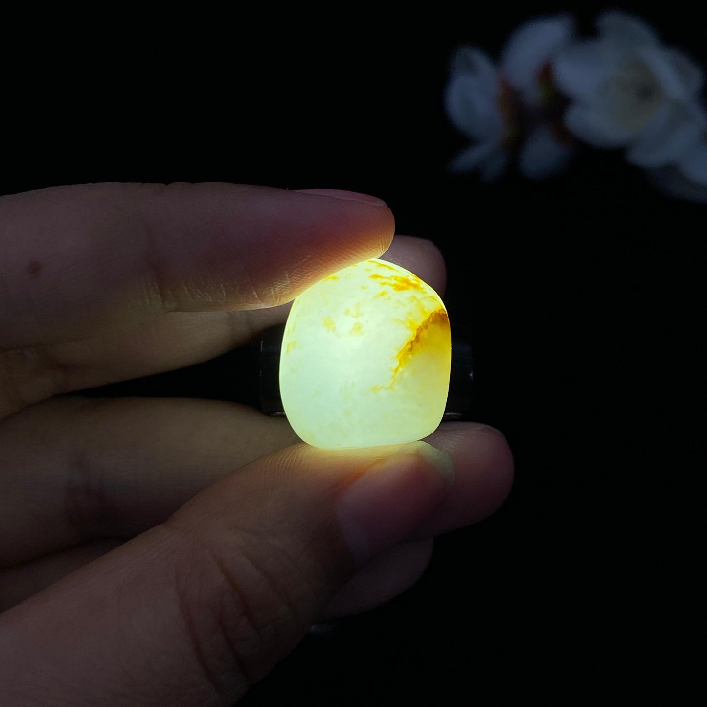 和田玉洒金皮籽料吊坠籽(6.9g)