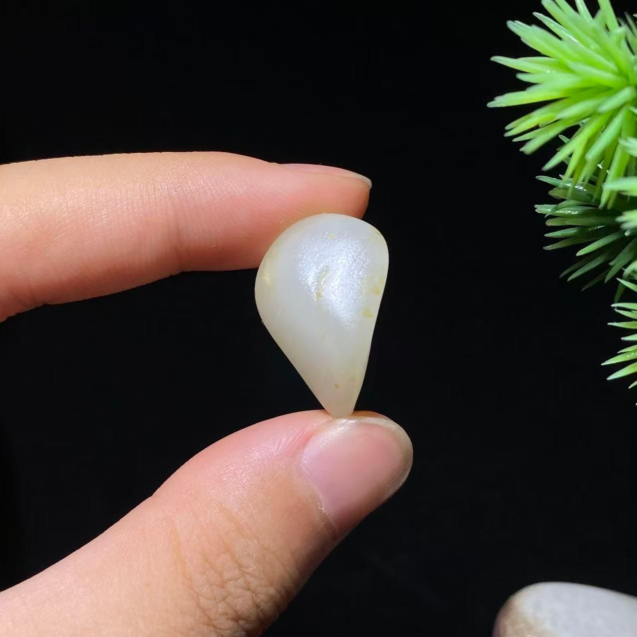 和田玉白玉洒金皮籽料原石(5.7g)