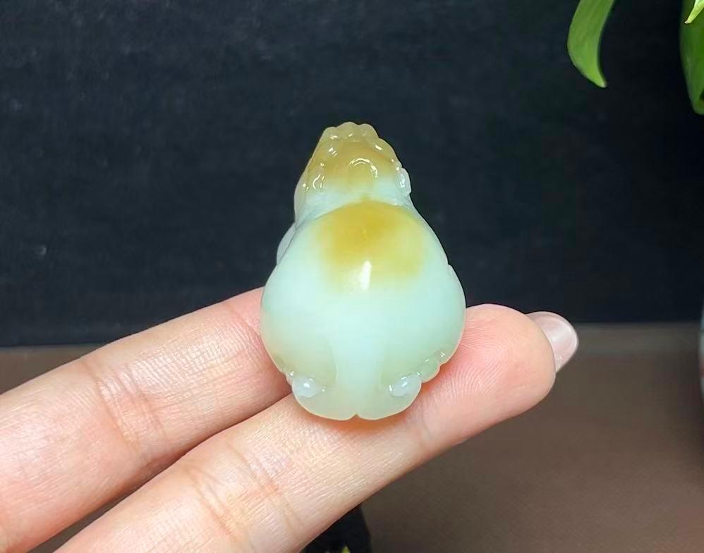新疆和田玉且末料糖白貔貅(37.2g)