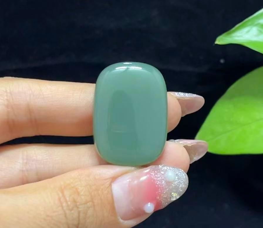 精品和田玉沙枣青平安无事牌(8.4g)