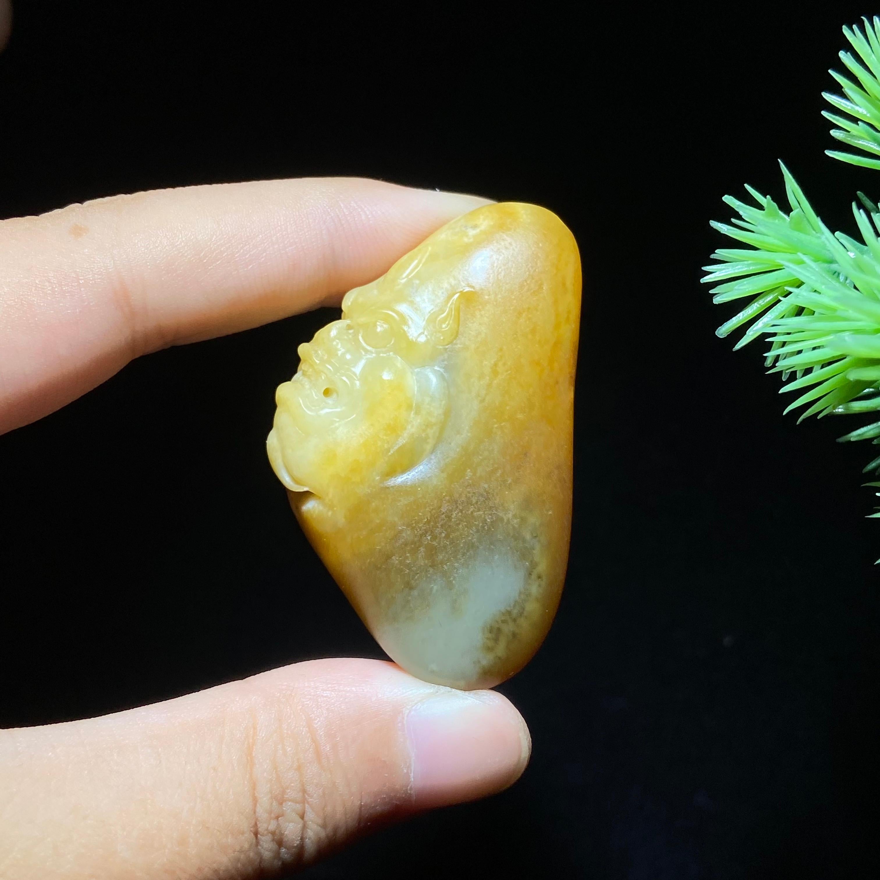 和田玉籽料兽面(34.6g)
