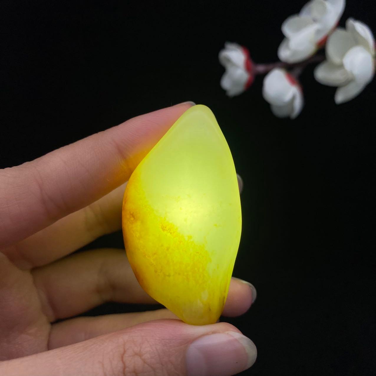 和田玉聚黄皮籽料挂件(28.7g)