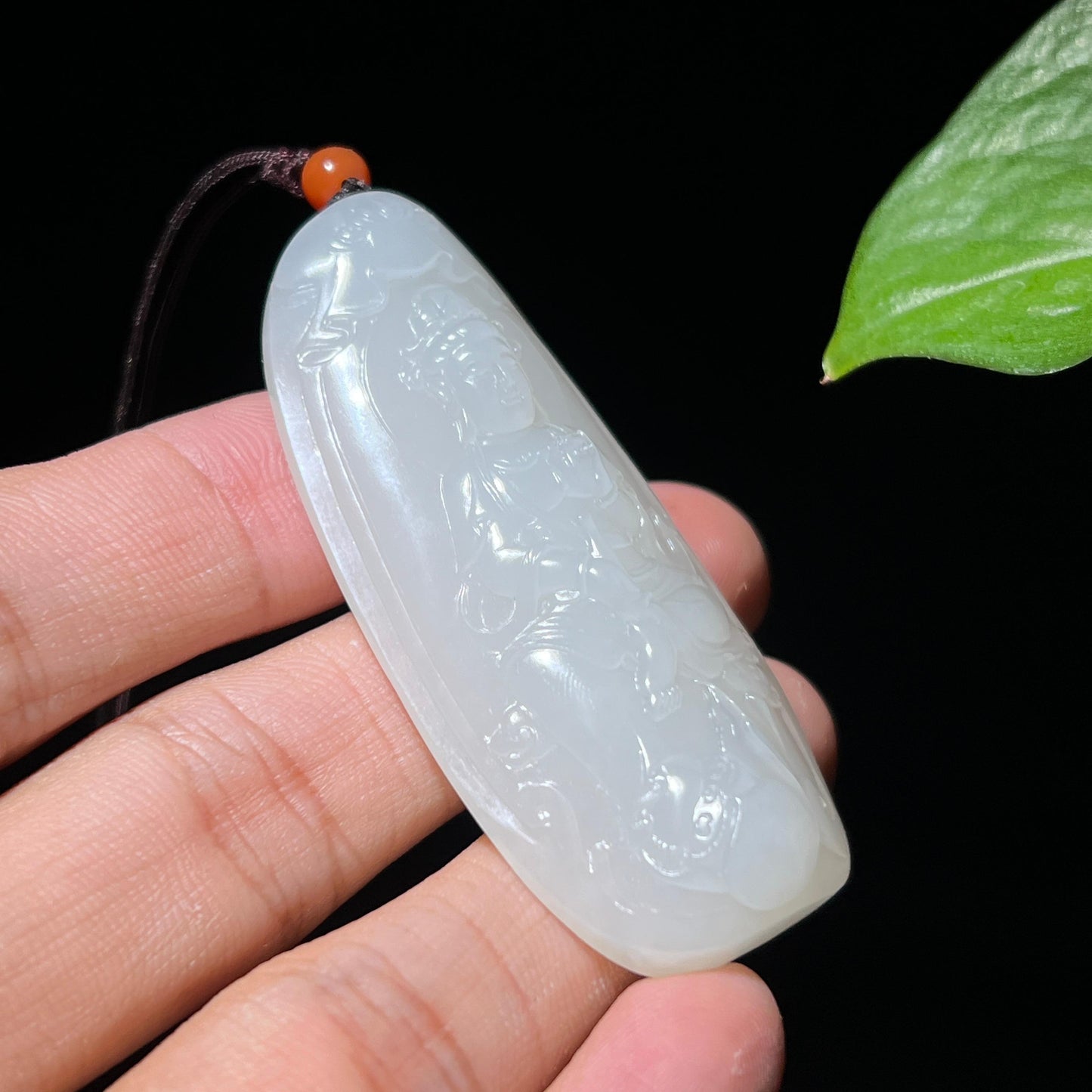 和田玉籽料天然皮色观音挂件(26.2g)
