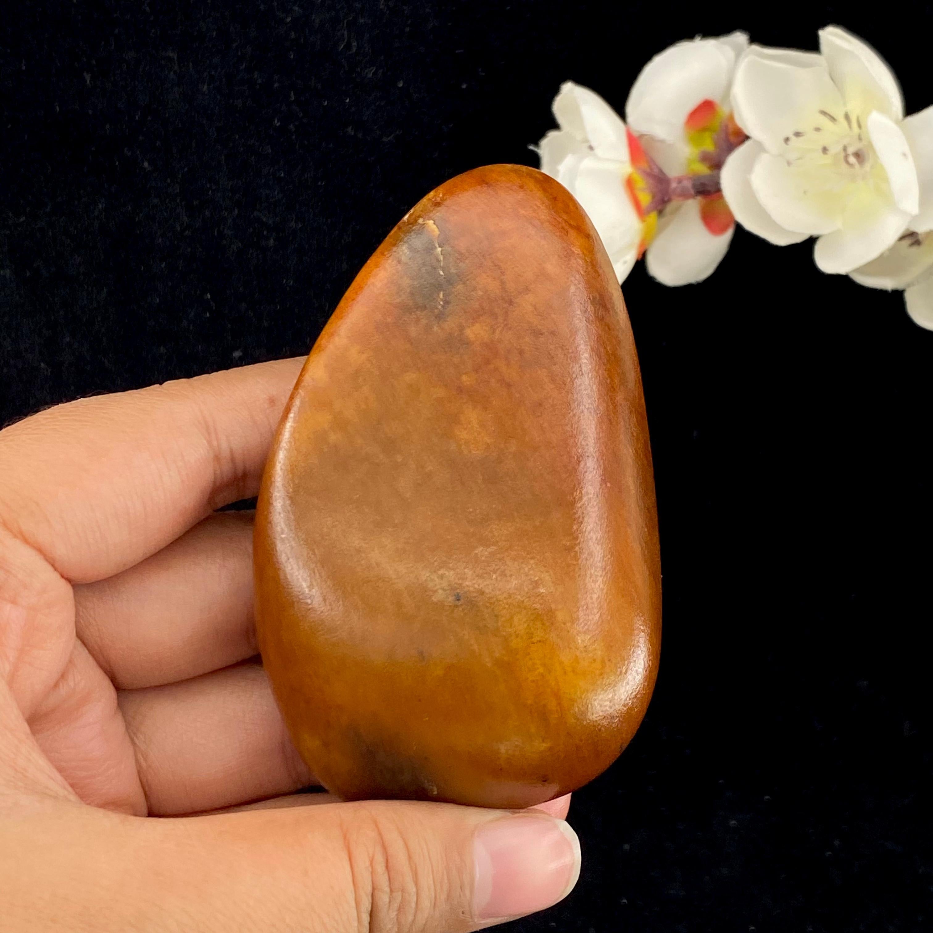 和田玉红沁皮籽料原石（176g） – 厚德载玉