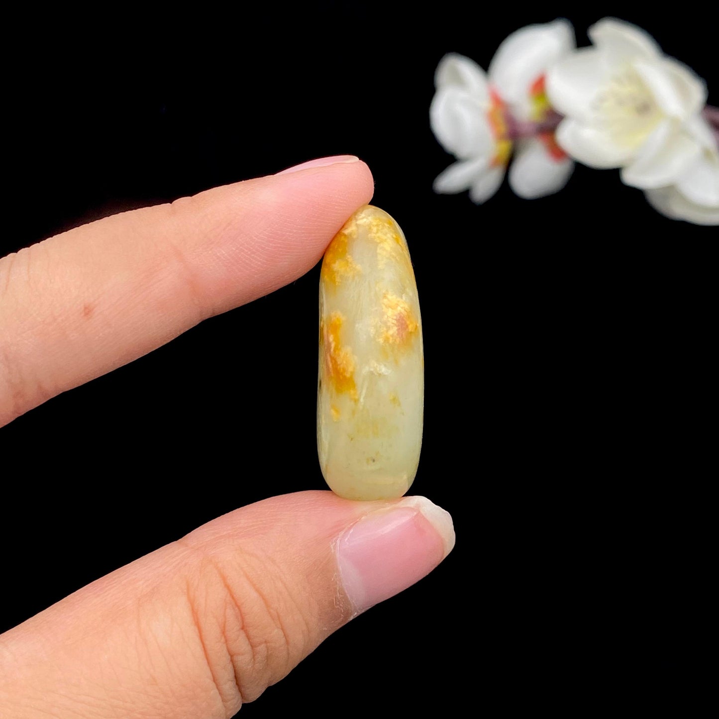 和田玉黄皮籽料挂件(16.3g)