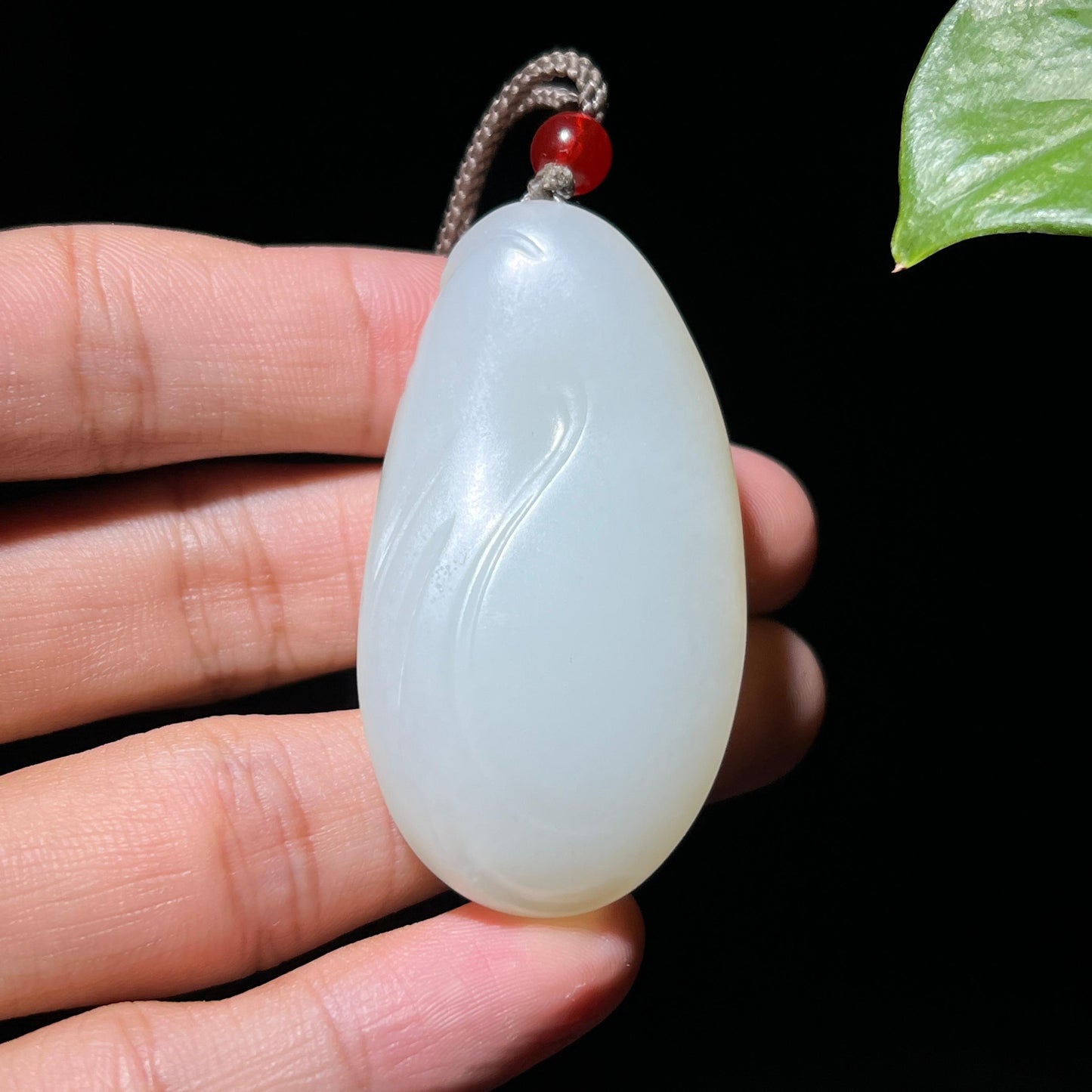 和田玉籽料洒金皮吉象如意挂件(33.3g)