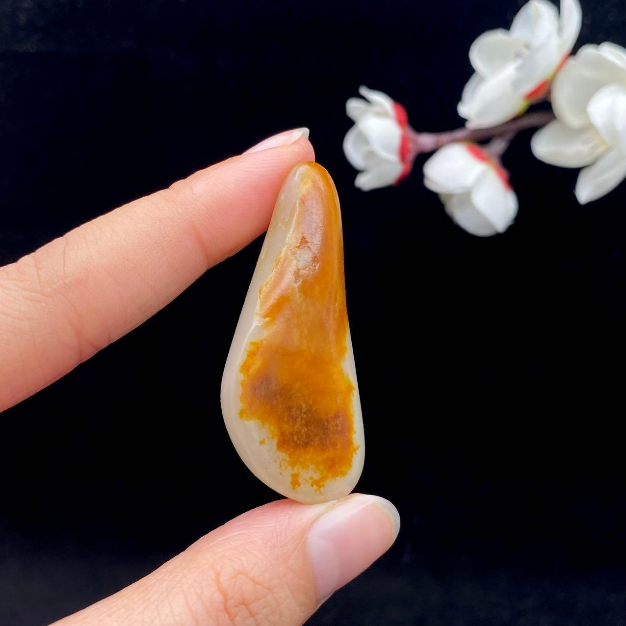 和田玉聚黄皮籽料原石(33g)