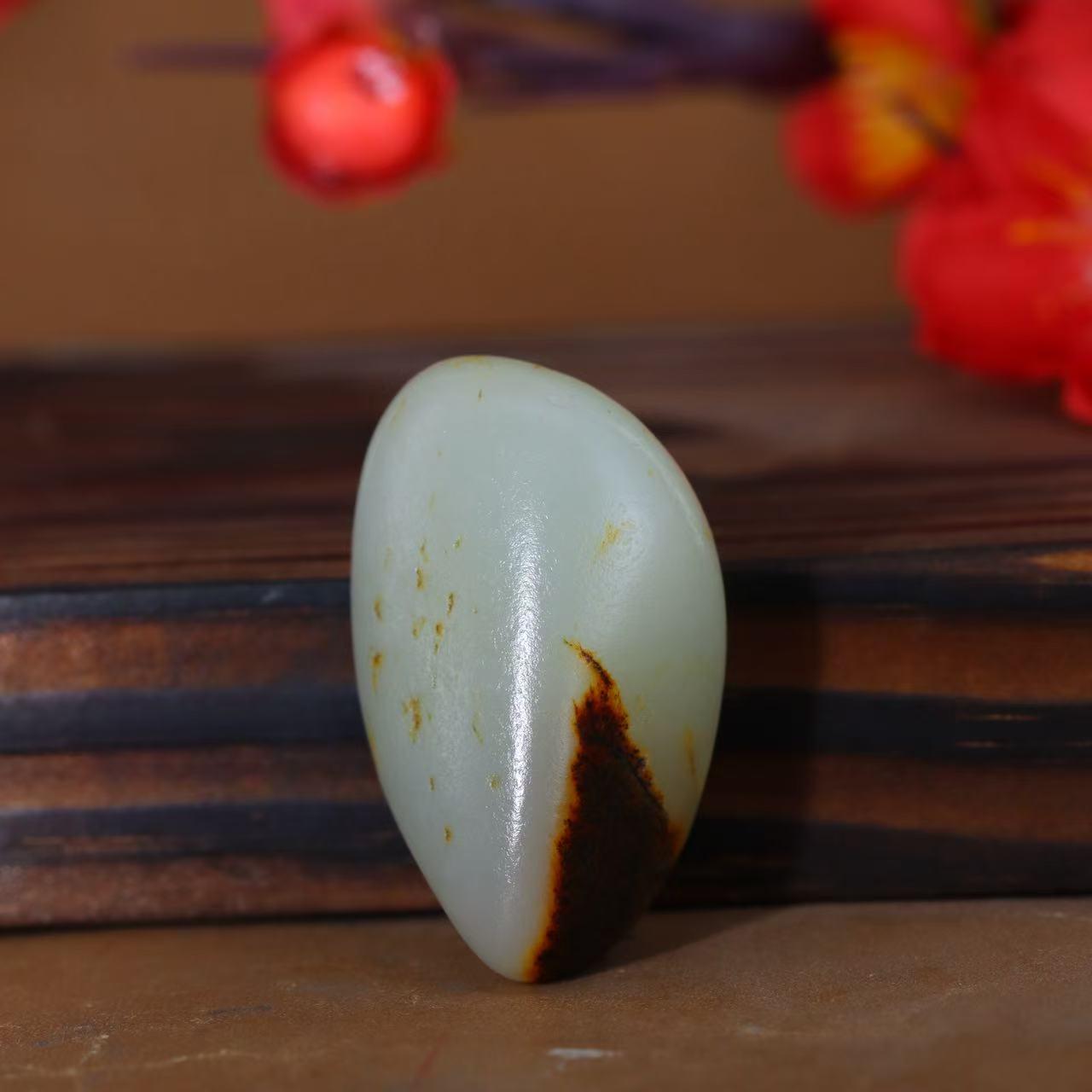 和田玉黑红皮籽料原石(26.5g)