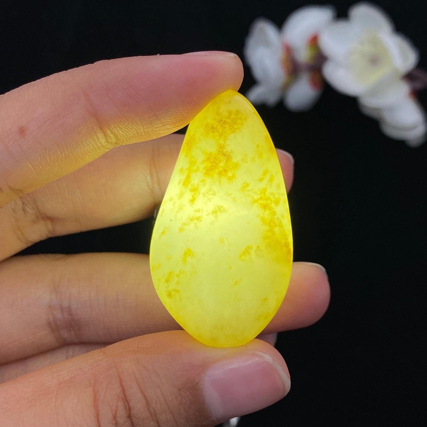 和田玉秋梨皮籽料挂件(18.6g)