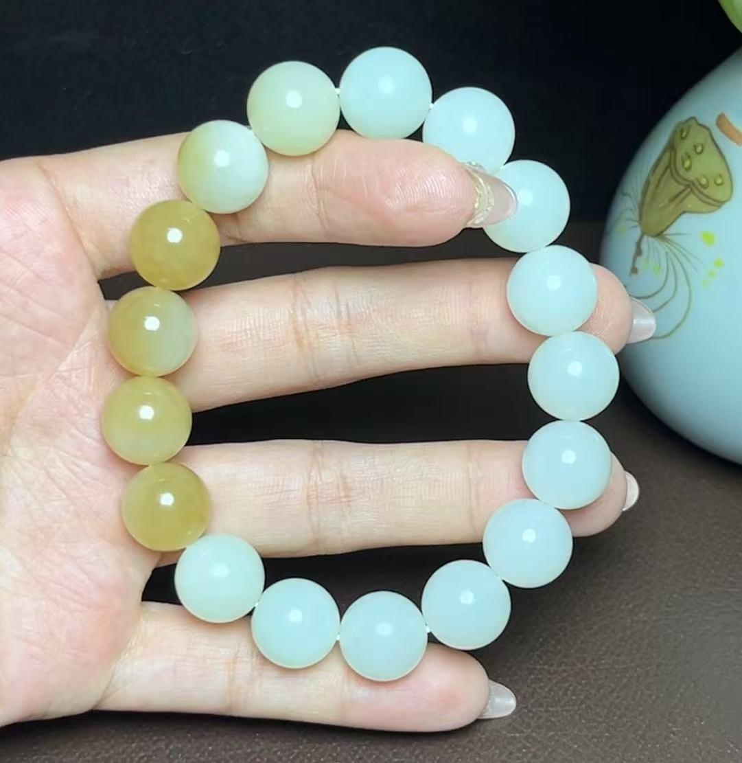 新疆和田玉且末渐变糖圆珠手串(13mm)