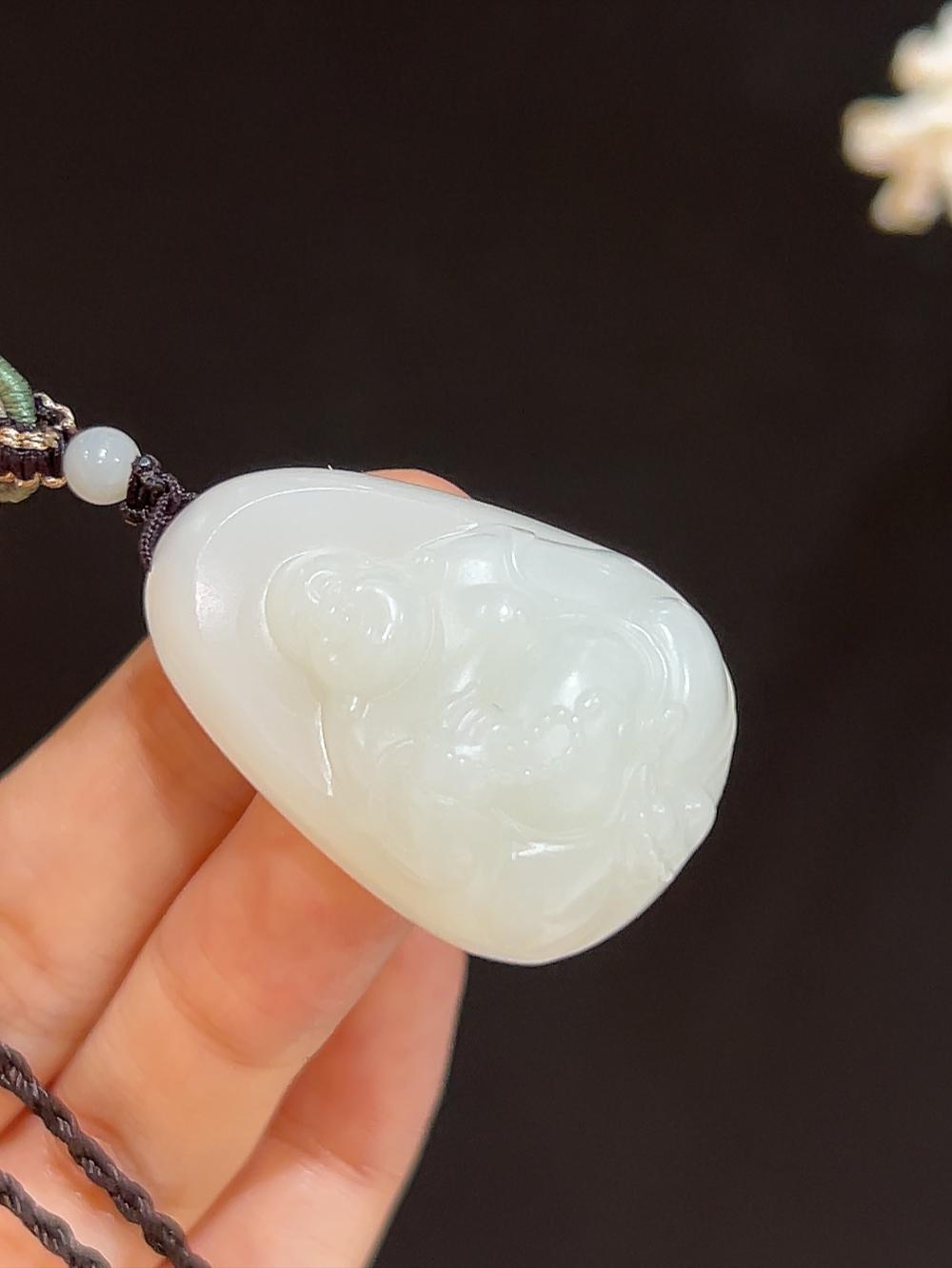 和田玉且末料羊脂玉弥勒笑佛(17.5g)
