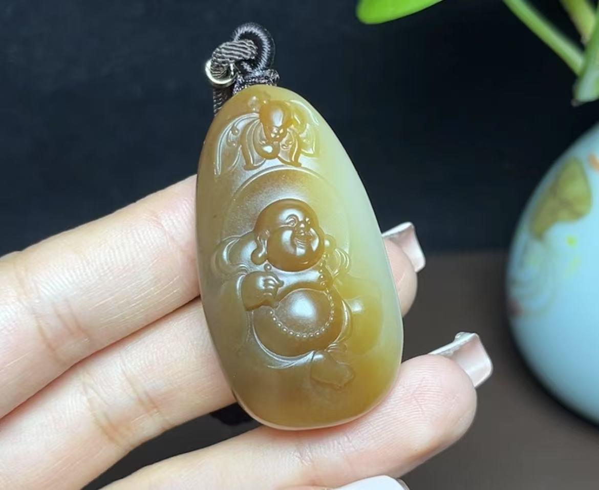 新疆和田玉且末糖白佛公(33.9g)