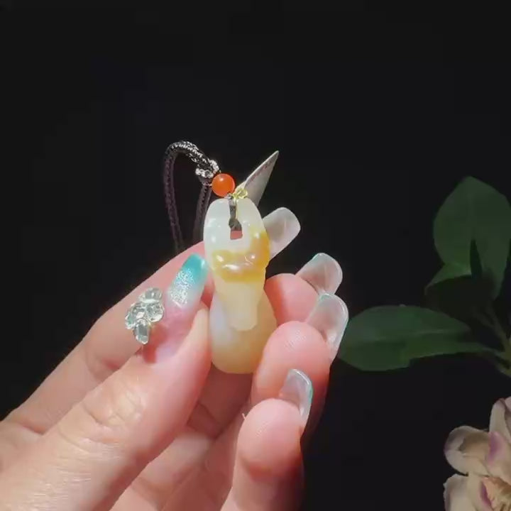 和田玉糖白挂件鹿