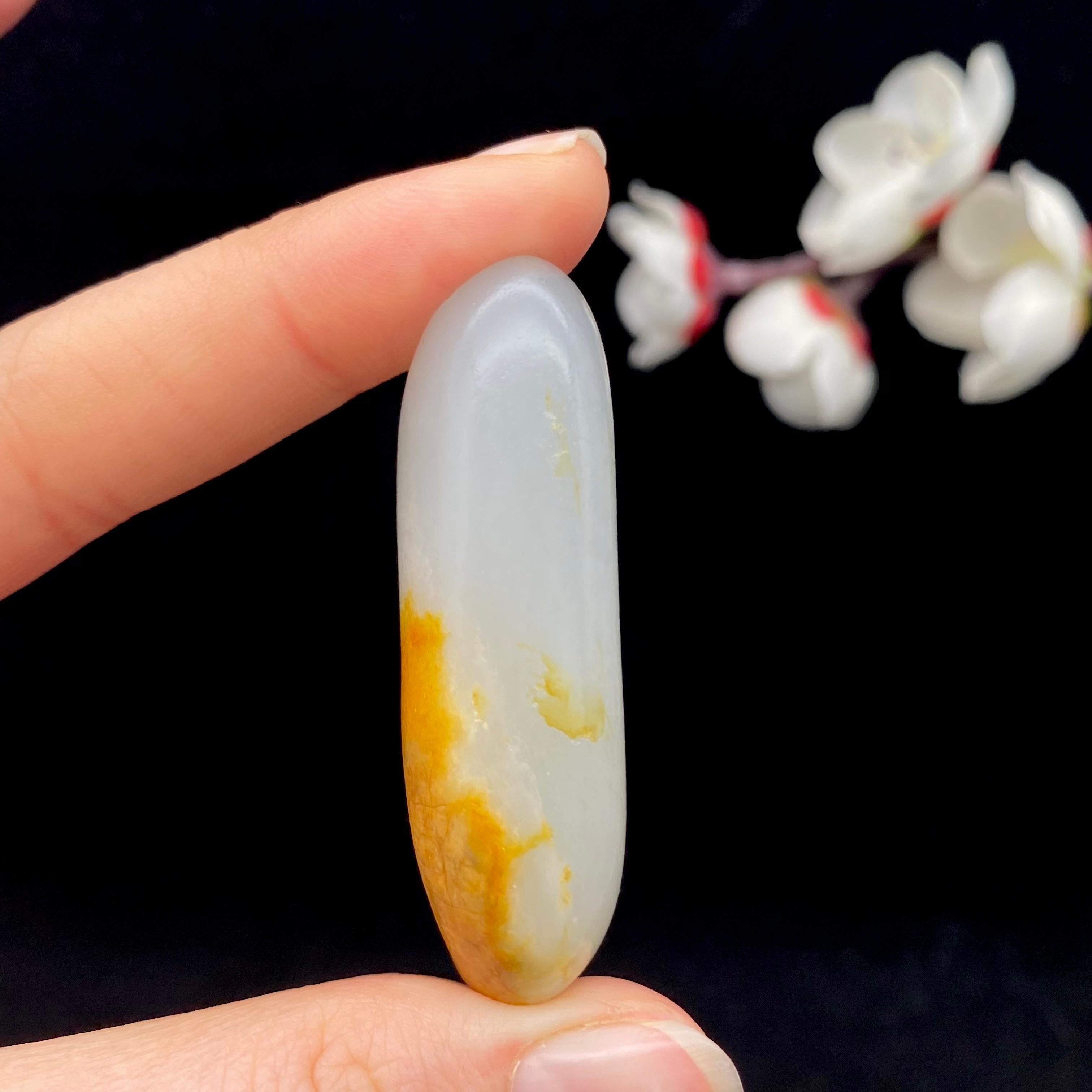 和田玉聚黄皮青花底籽料（36.6g）