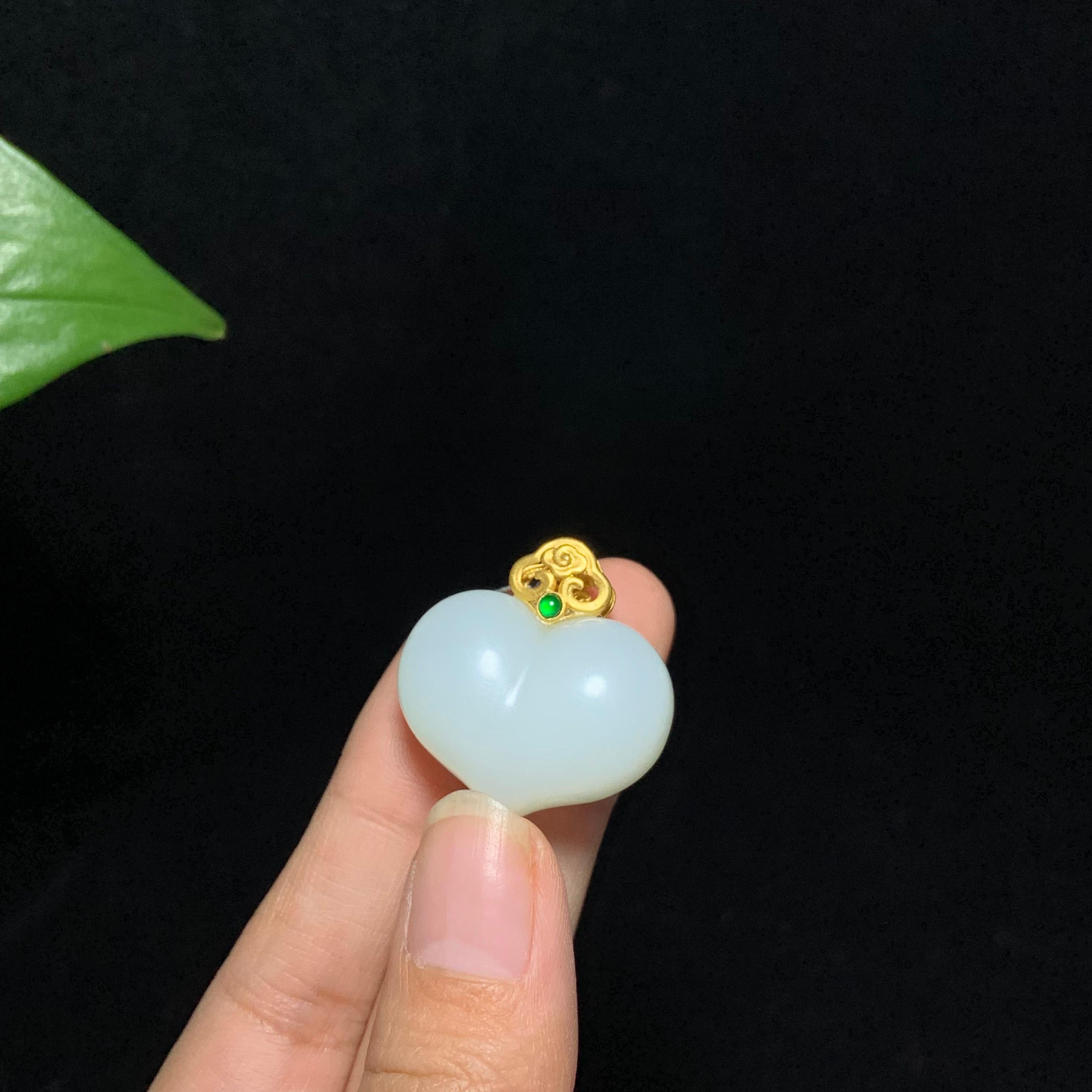 收藏级金镶玉羊脂白玉屁桃爱心挂件（12.5g）