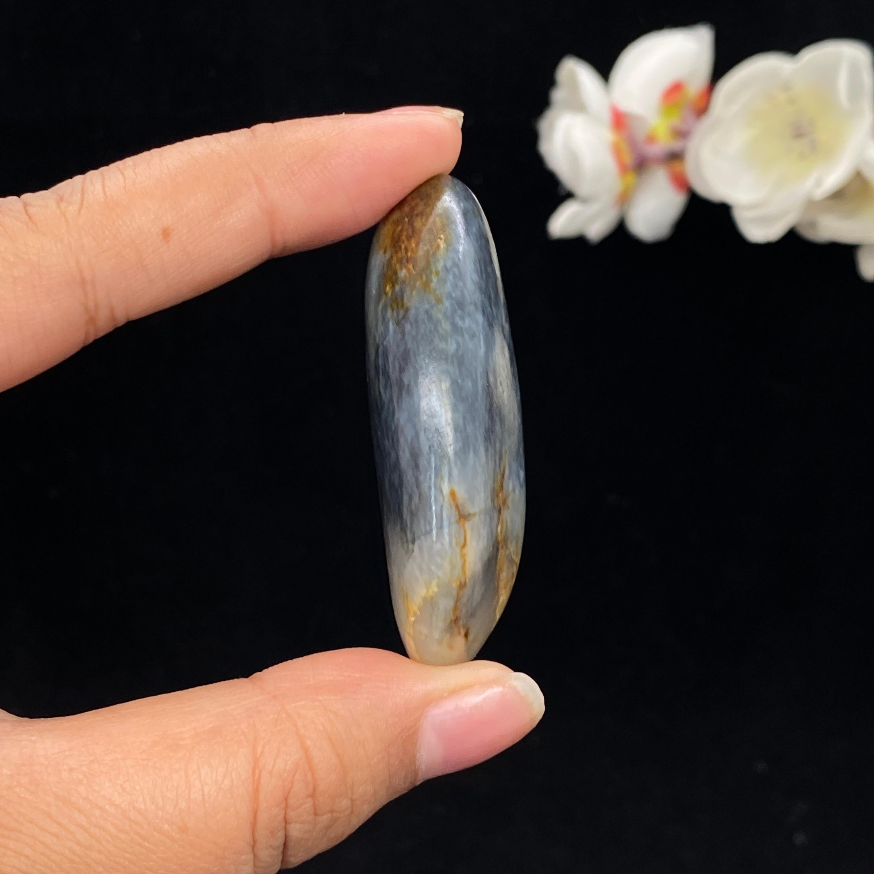和田玉青花带黄皮籽料挂件（36.8g）