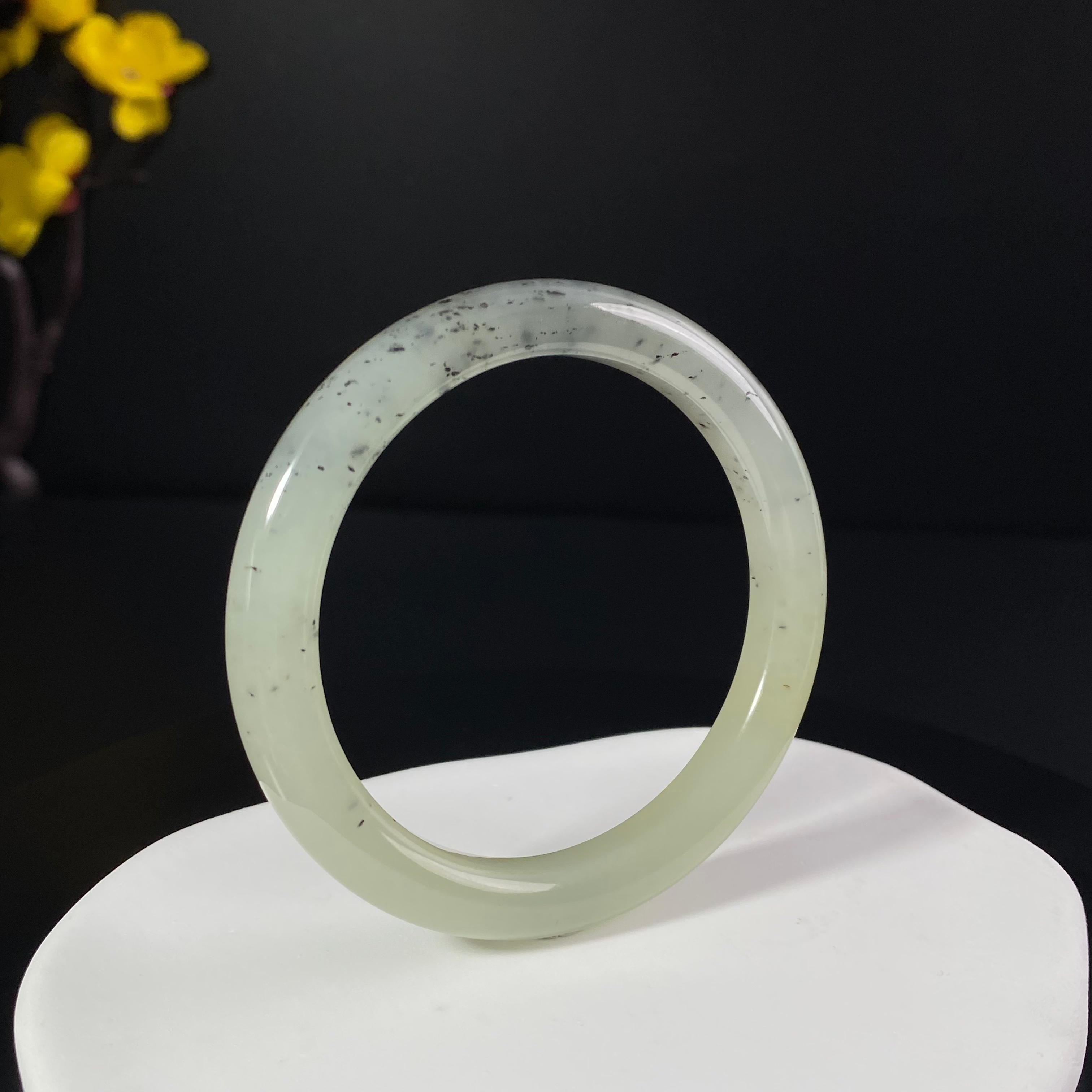 新疆和田玉手镯2606240046（30.9g）